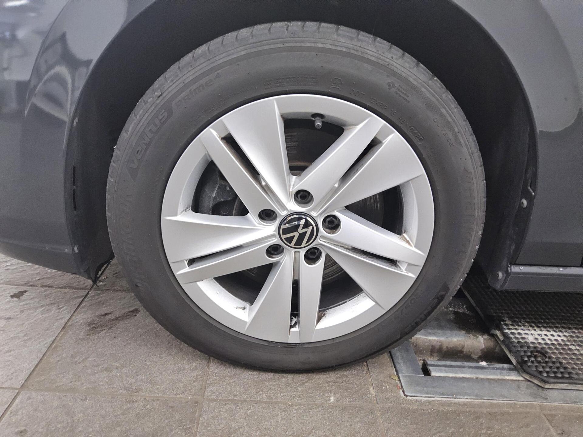 Volkswagen Golf-8 Var. 2.0 TDI Life Navi LED DC ACC PDC Shz 11