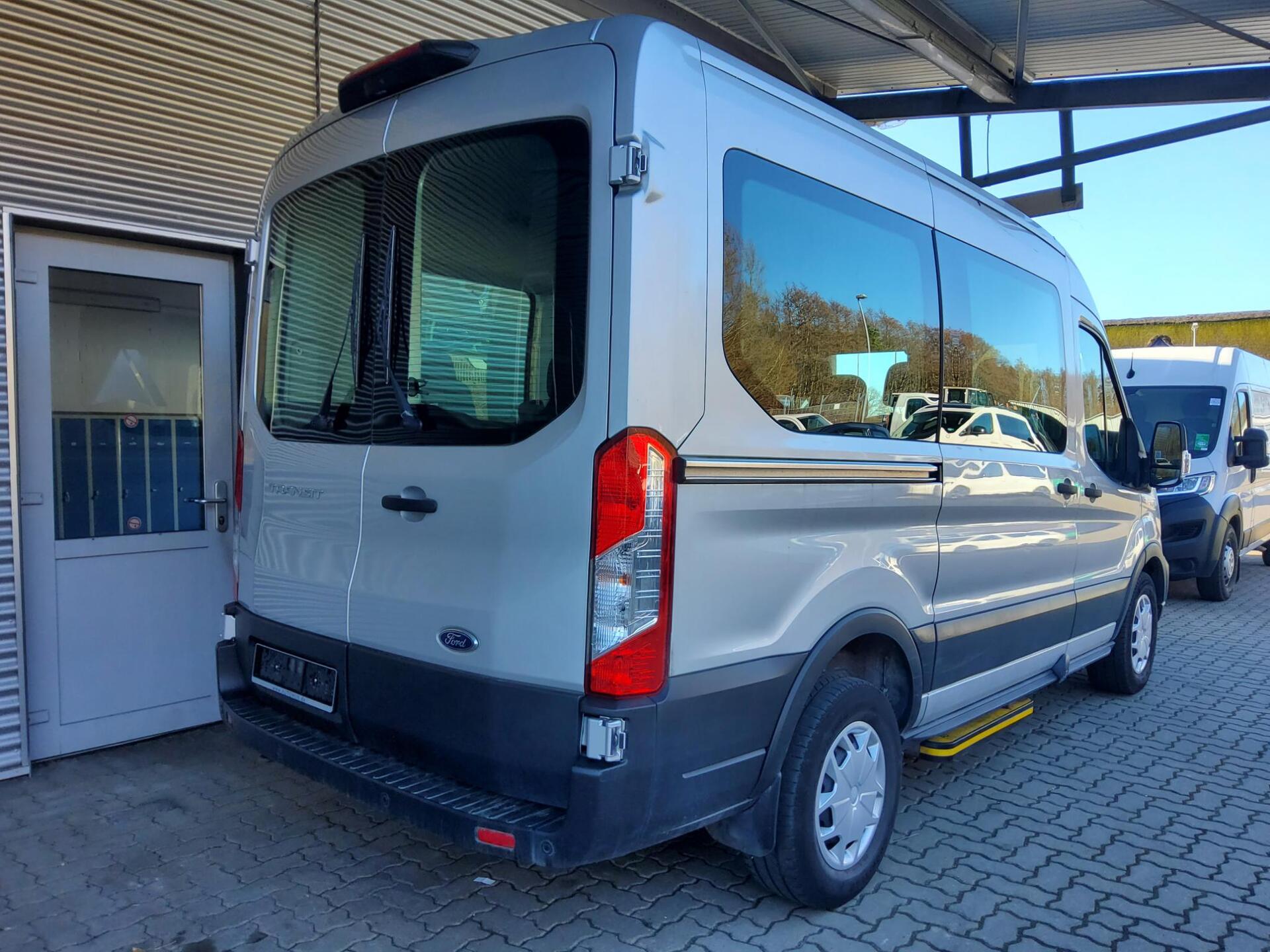 Ford Transit 2.0 TDCi FT 330 L2H2 9-Sitze RfK PDC 4