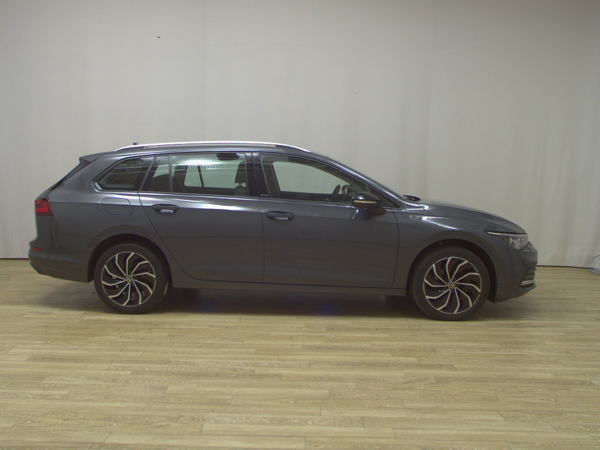Volkswagen Golf-8 Var. 2.0 TDI Active Navi IQ.Light Pano DC
