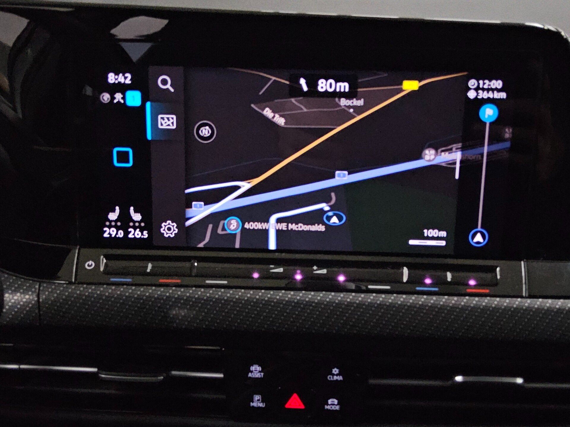Volkswagen Golf-8 Var. 2.0 TDI R-Line Navi DC LED StHzg AHK 7