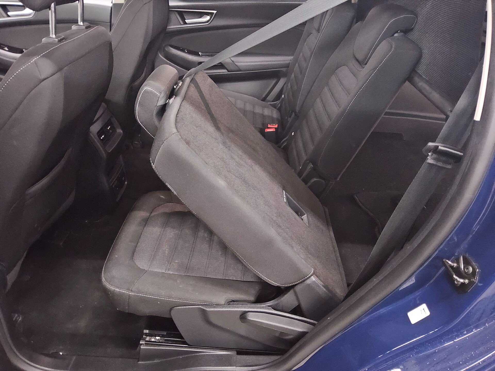 Ford S-Max 2.0 EB Titanium Navi LED RfK AHK DAB PDC 12