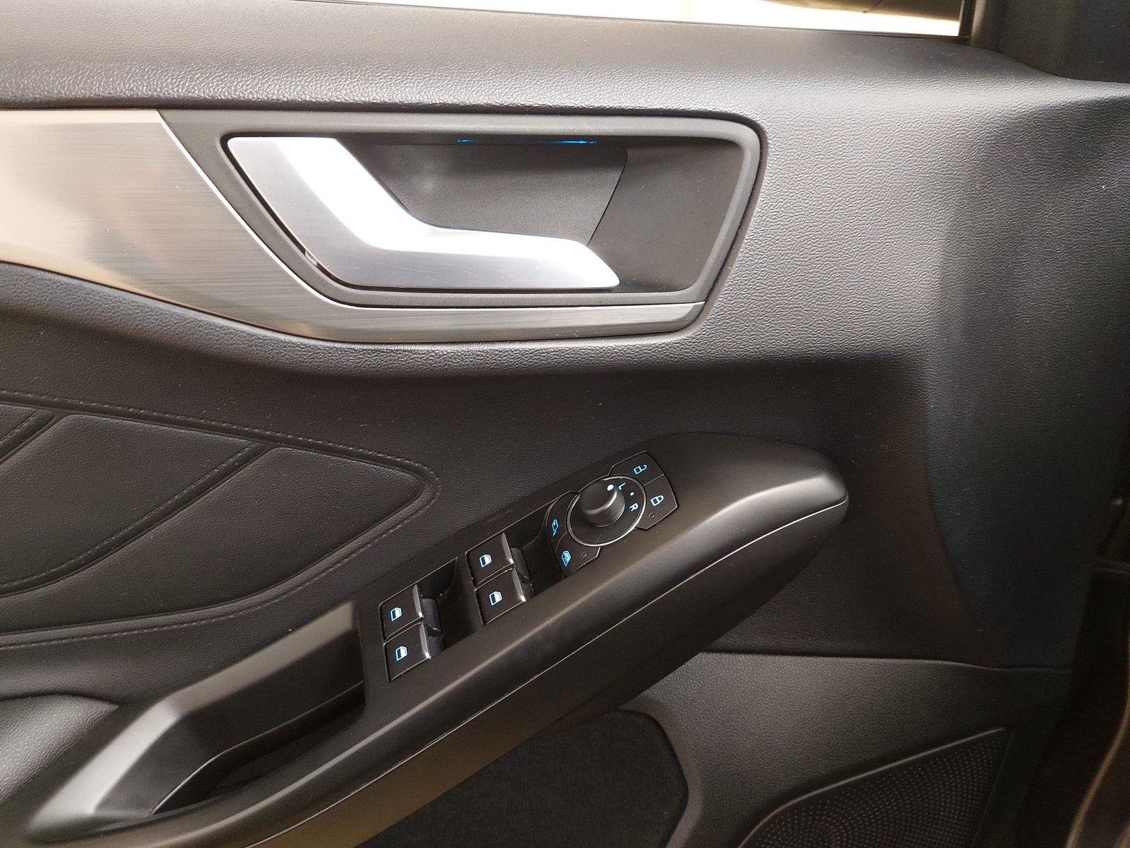 Ford Focus Turnier 1.5 EB Titanium NAVI LED SHZ PDC 5