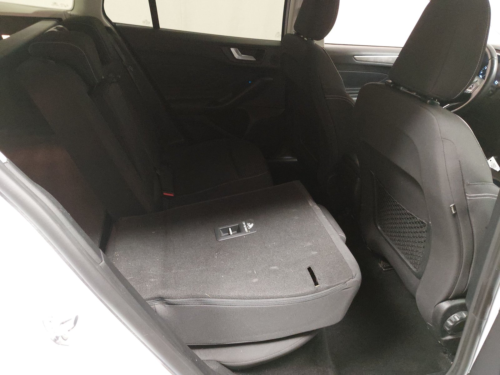 Ford Focus Turnier 2.0 EB Titanium NAVI SPORTSITZE KLIMAAUT LED RADIO 11