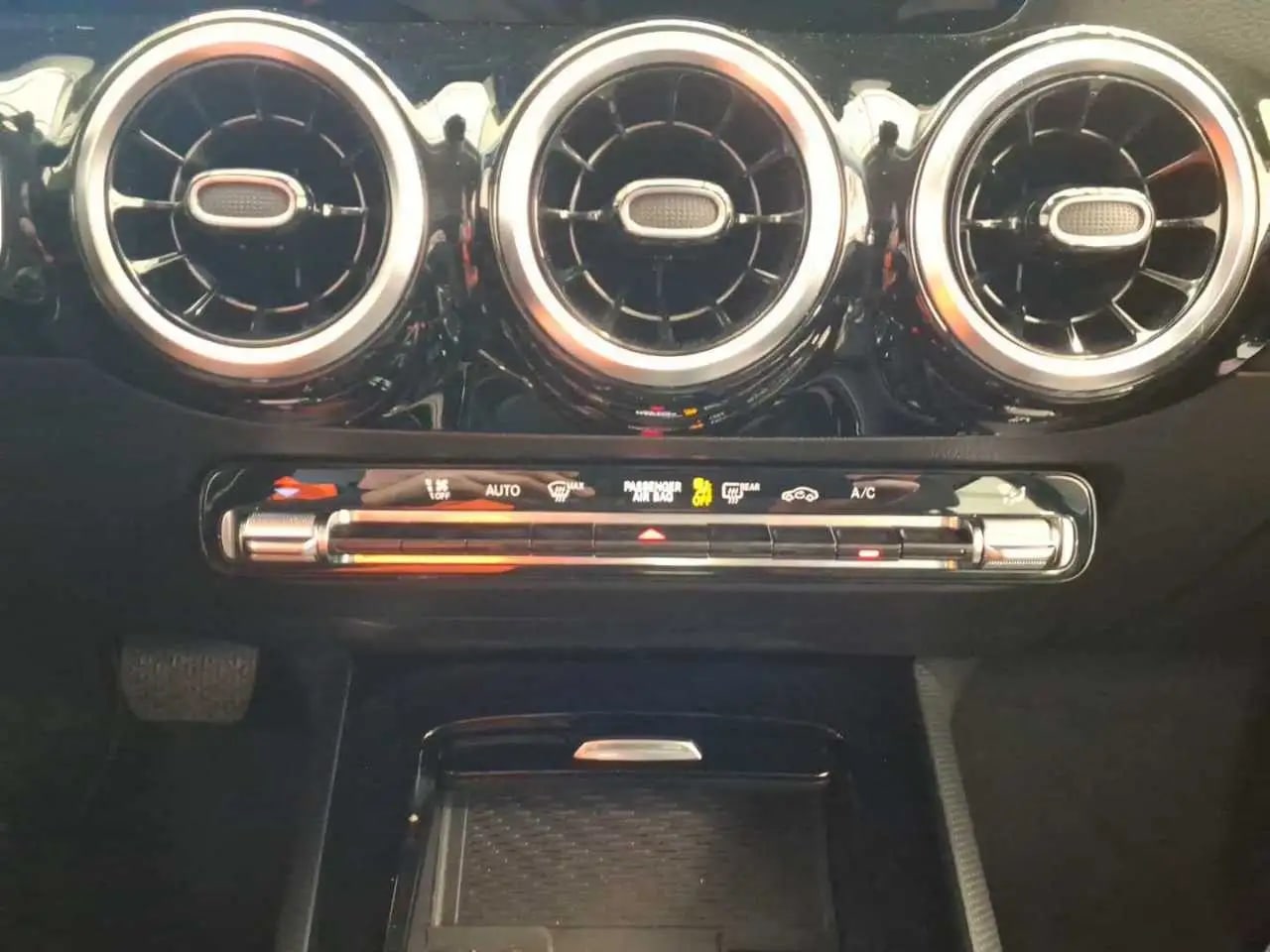 Mercedes-Benz GLA 180 d Kamera*LED*Navi*MBUX*Teilleder*17*DAB 11