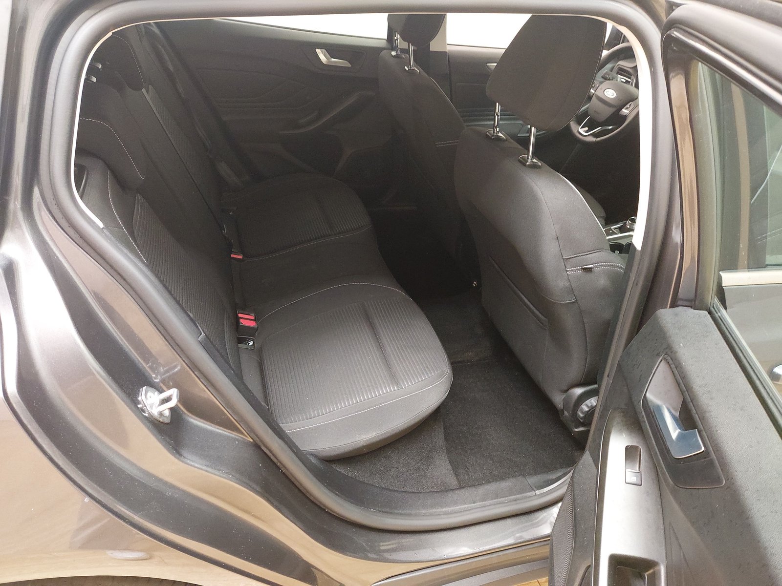 Ford Focus Turnier 1.5 EB Titanium NAVI LED SHZ RFK ACC 12