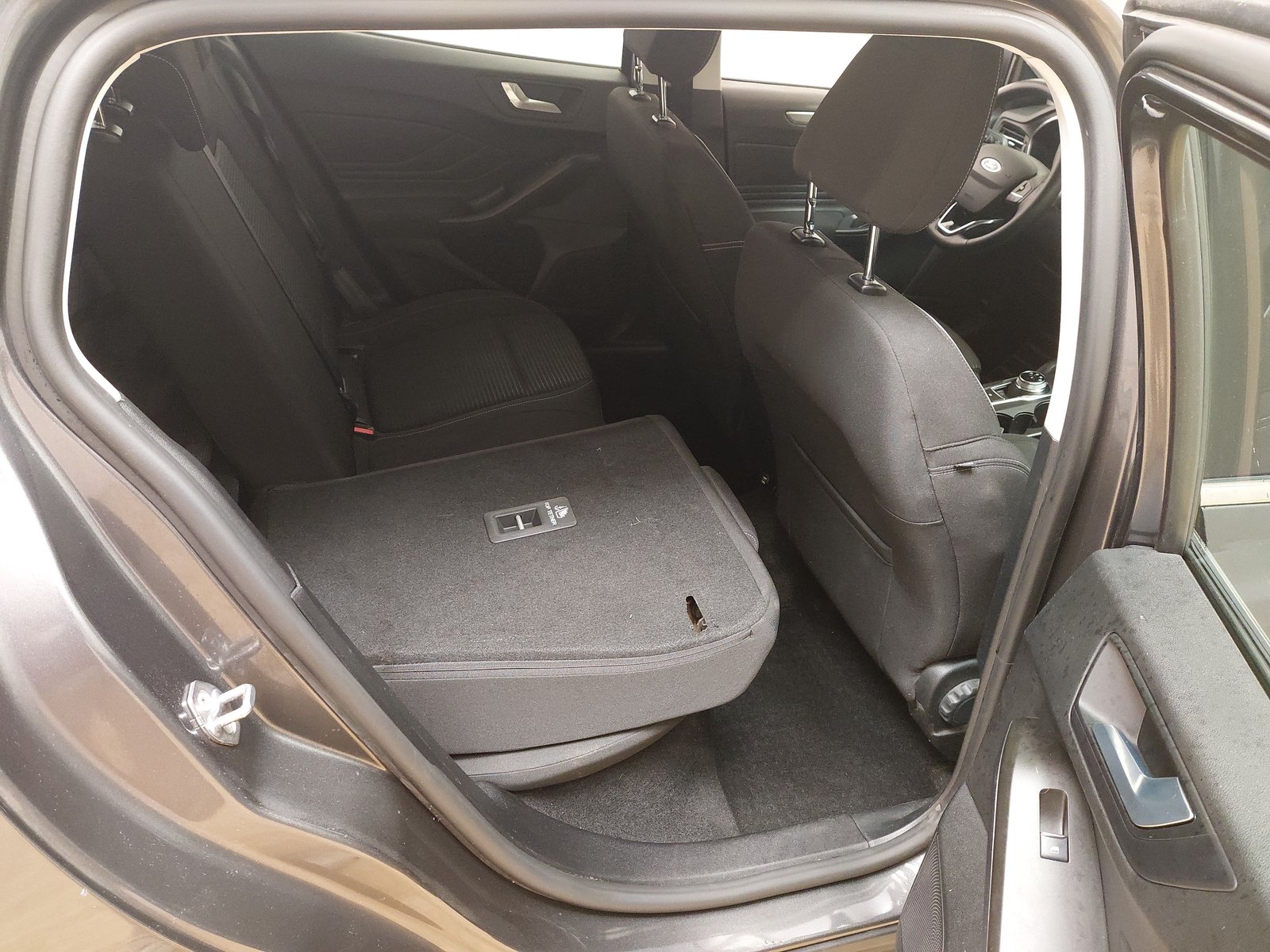 Ford Focus Turnier 1.5 EB Titanium NAVI LED SHZ RFK ACC 11