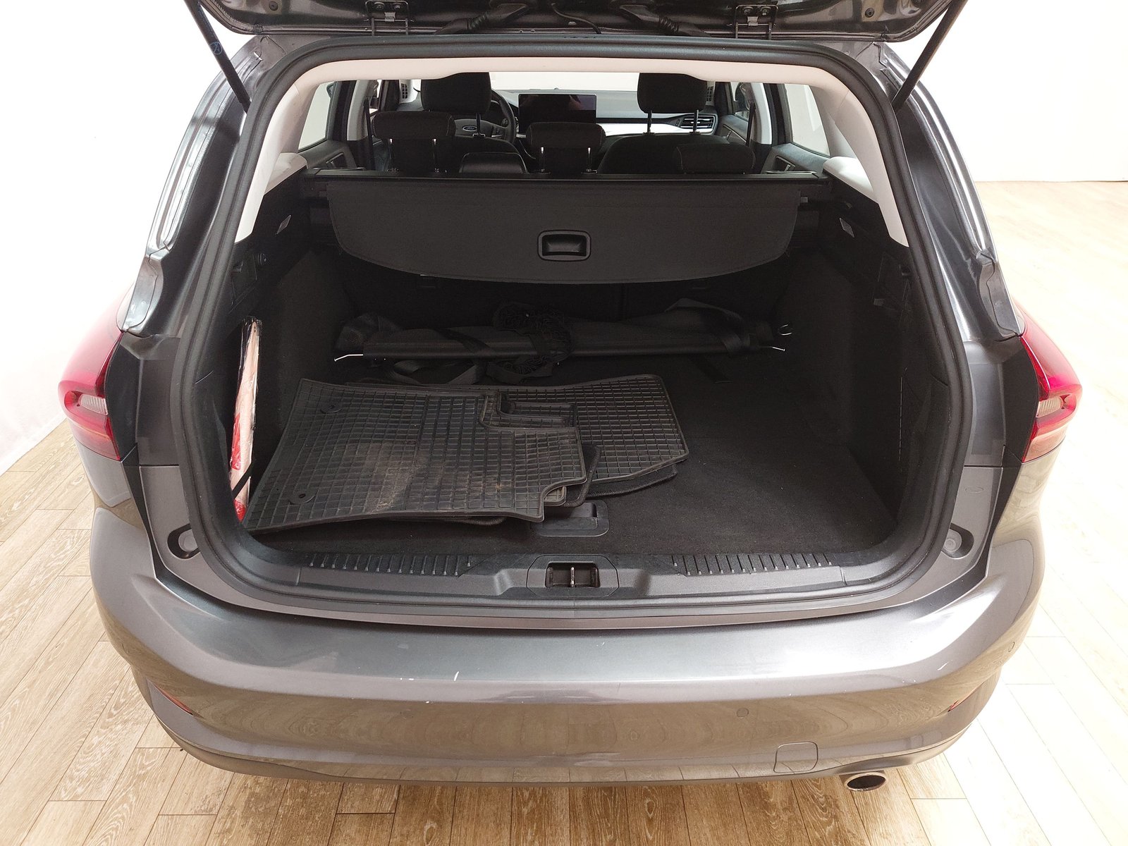 Ford Focus Turnier 1.5 EB Titanium NAVI LED SHZ RFK ACC 15
