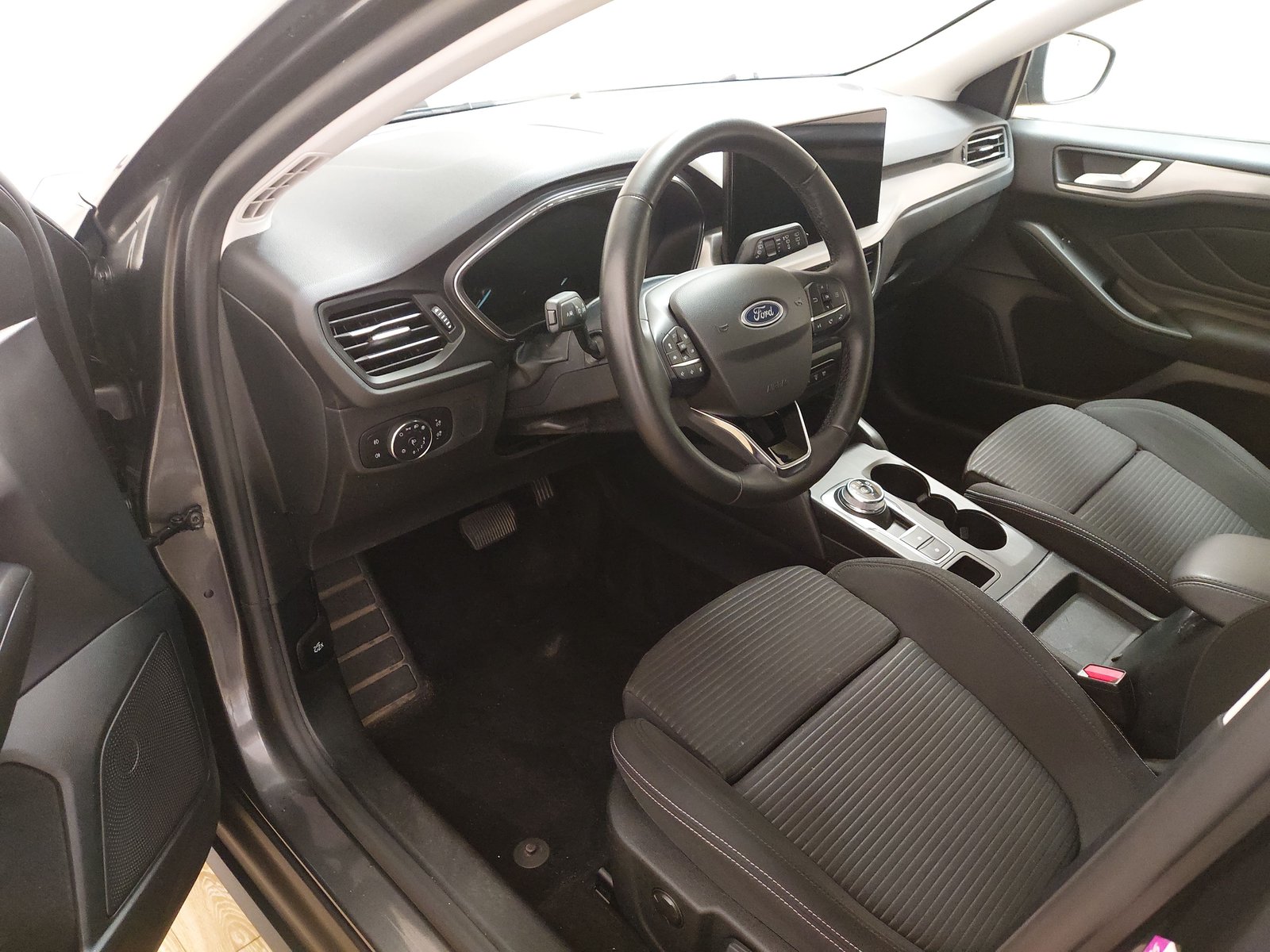 Ford Focus Turnier 1.5 EB Titanium NAVI LED SHZ RFK ACC 6