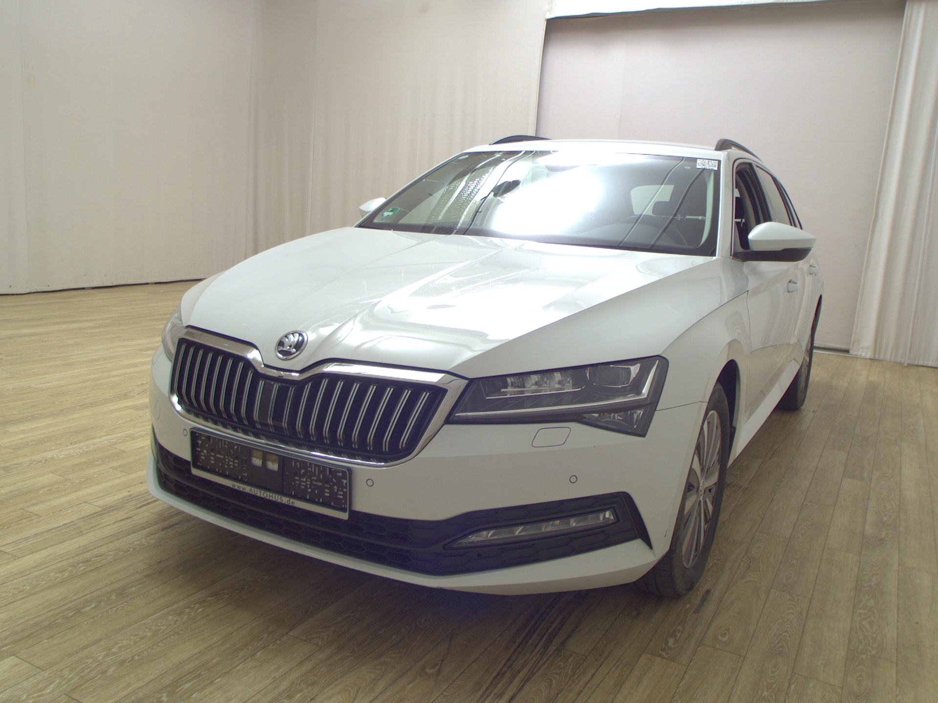 Skoda Superb Kombi 2.0 TDI Ambition NAVI LED DC Sound 2