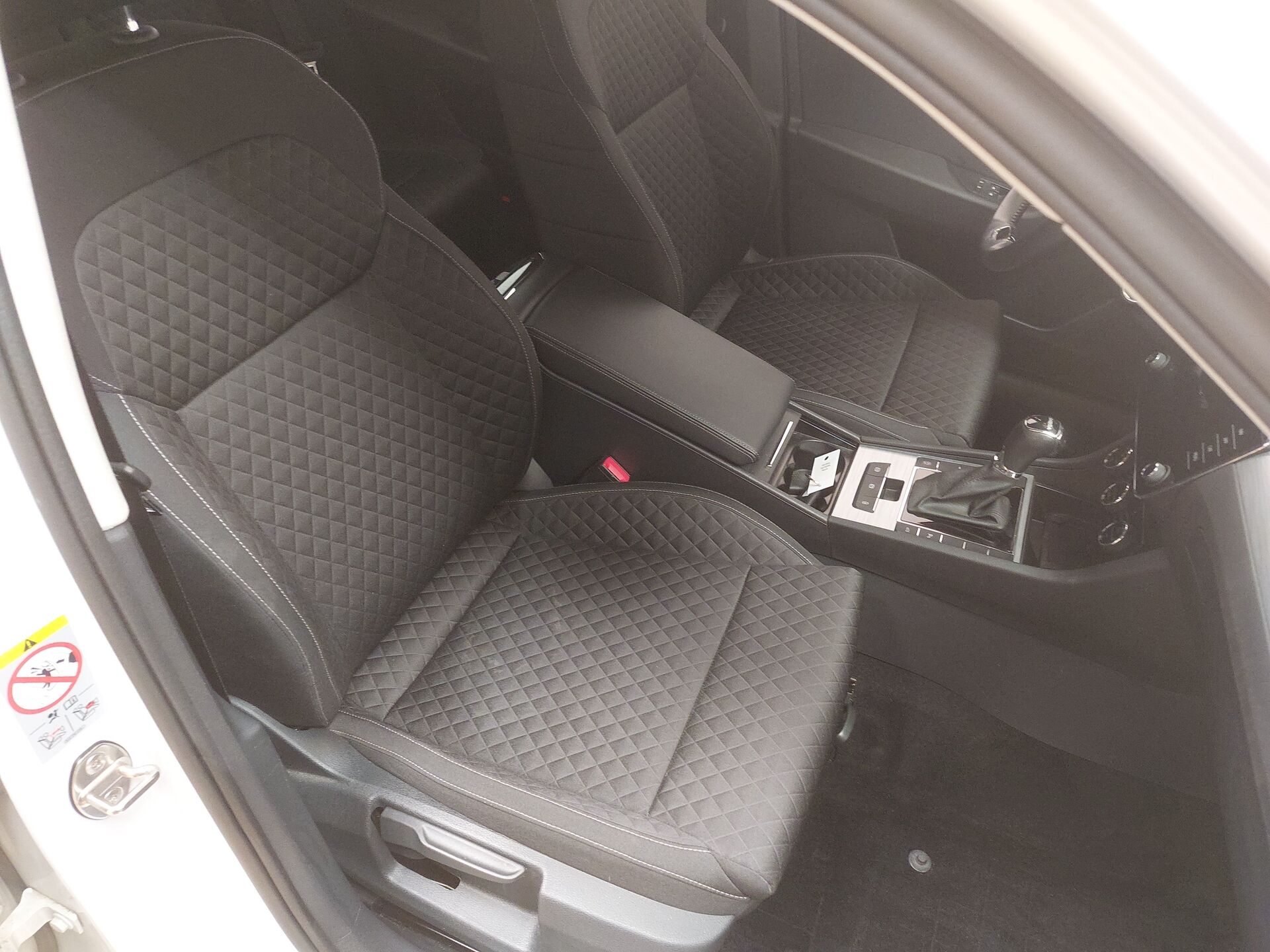 Skoda Superb Kombi 2.0 TDI Ambition NAVI LED DC Sound 15