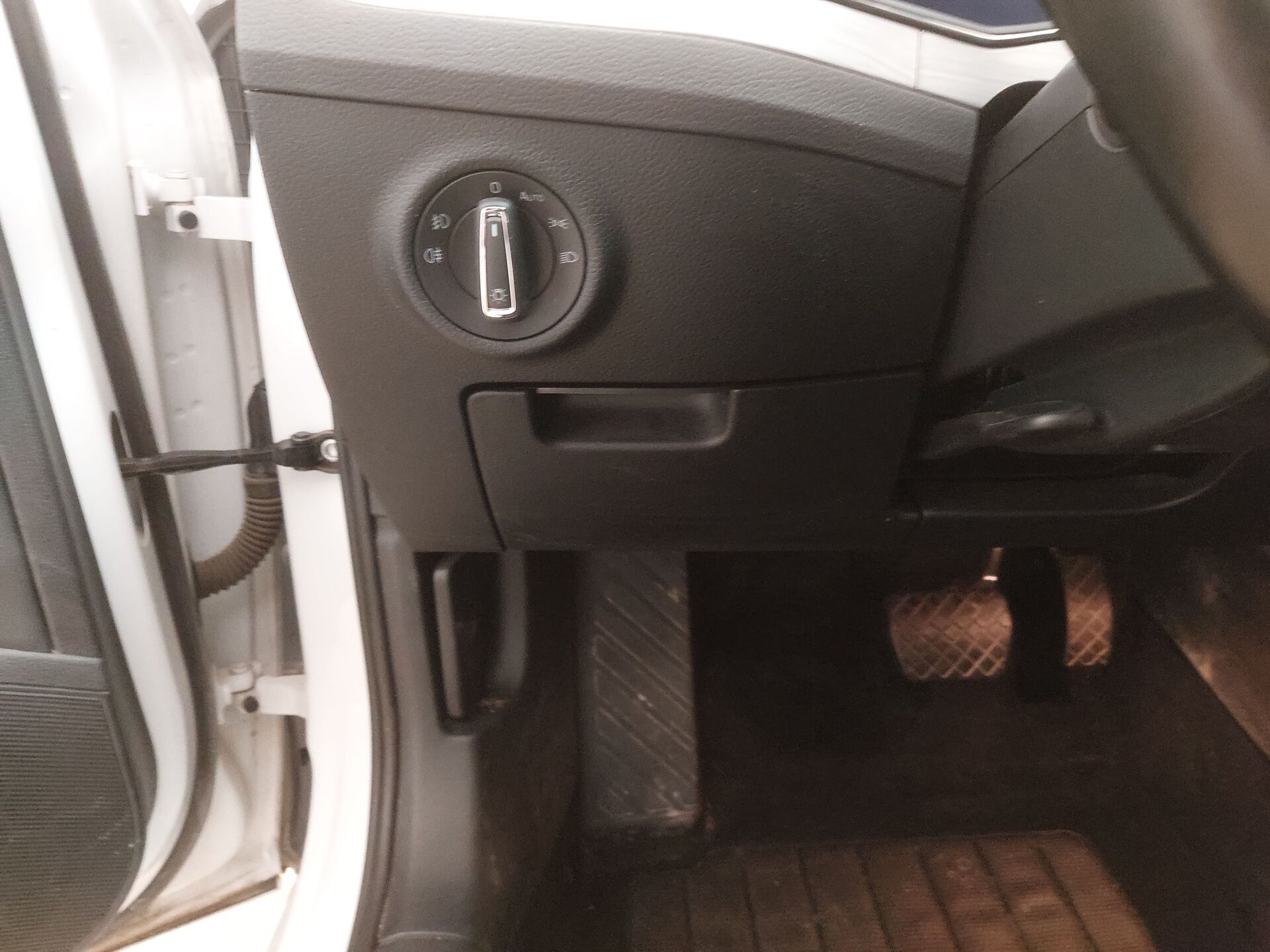 Skoda Superb Kombi 2.0 TDI Ambition NAVI LED DC Sound 13