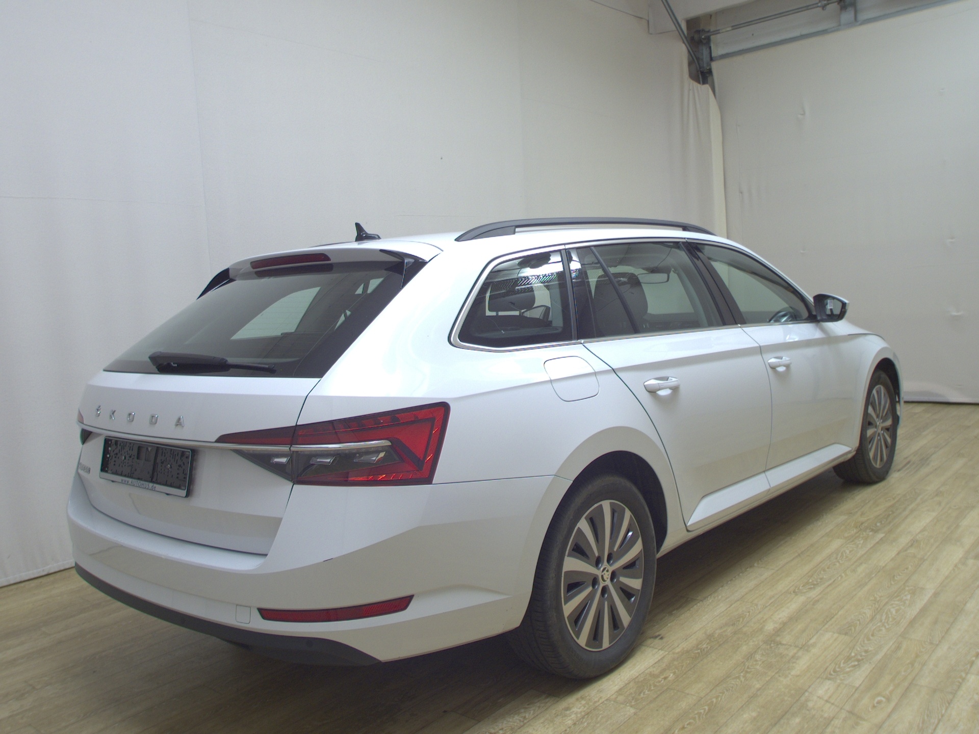 Skoda Superb Kombi 2.0 TDI Ambition NAVI LED DC Sound 4