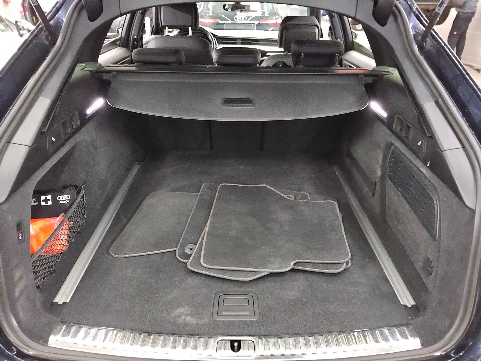 Audi A6 Avant 40 TDI design Navi LED vc Leder RFK AHK 12