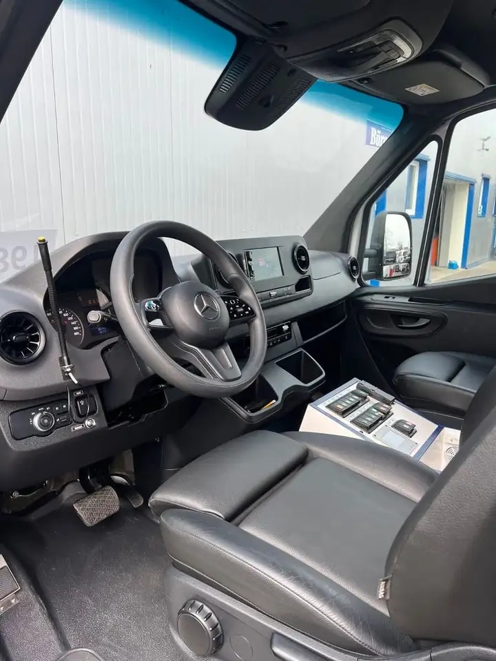 Mercedes-Benz Sprinter 519 KRANKENWAGEN AUTOMATIK KLIMA LED 16