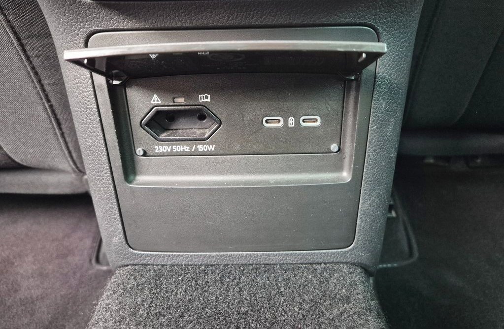 Skoda Superb 2.0 2023 14