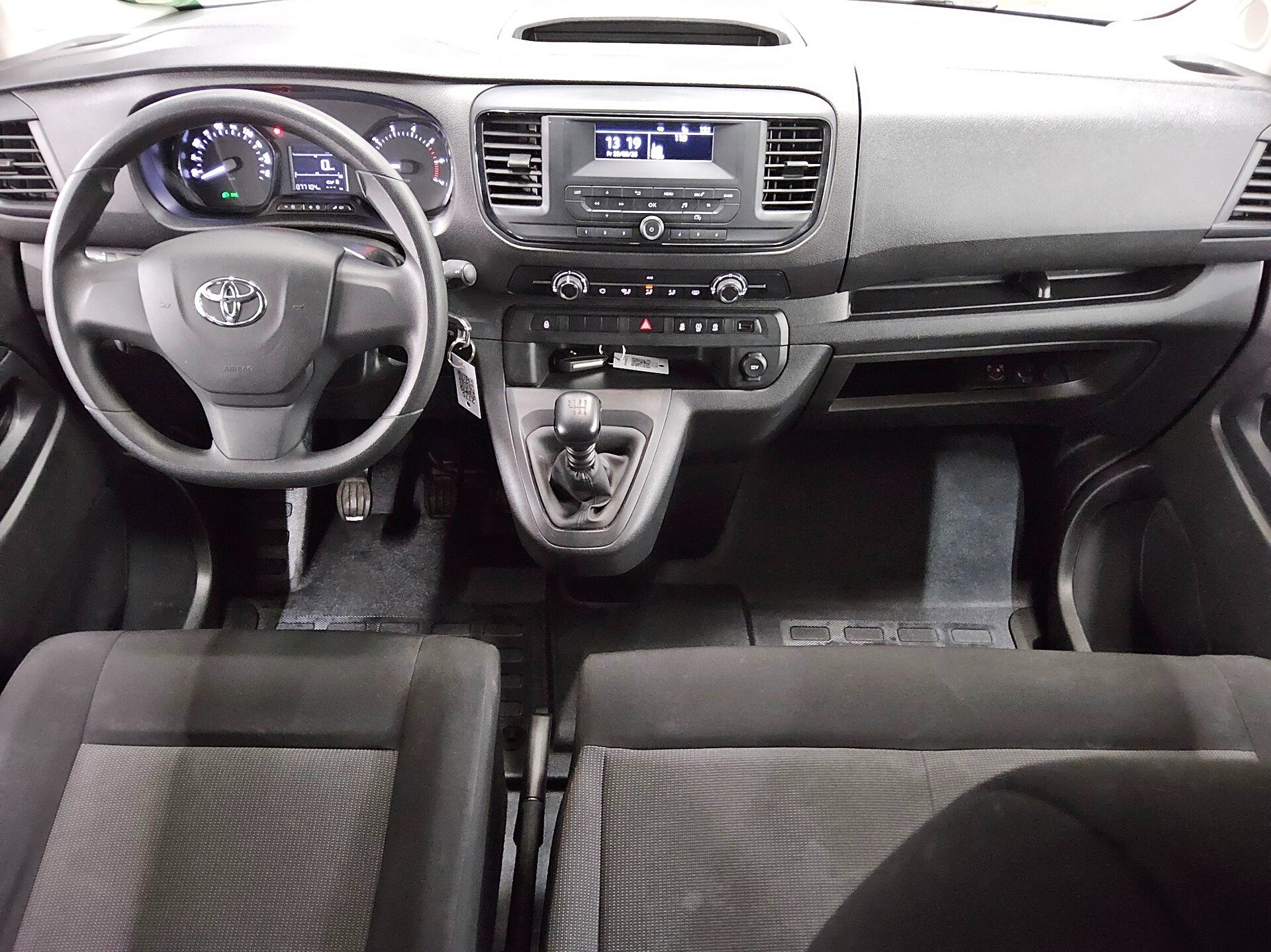 Toyota Proace 2.0 D-4D 9-Sitzer Klima Bluetooth 5