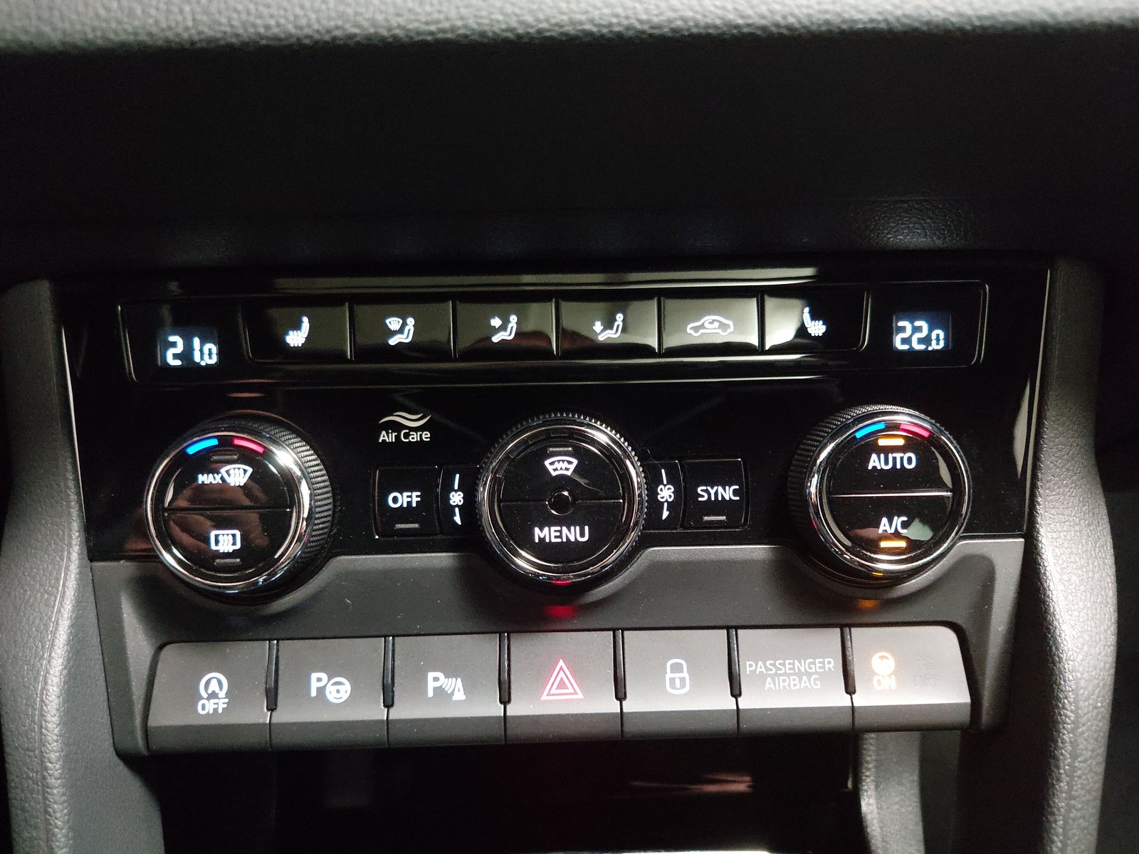 Skoda Karoq 2.0 TDI 4x4 SportLine AHK 19