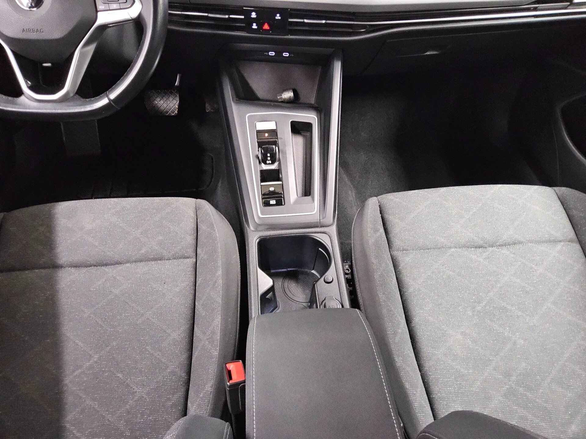 Volkswagen Golf-8 Var. 2.0 TDI Life Navi LED DC ACC AHK PDC 6