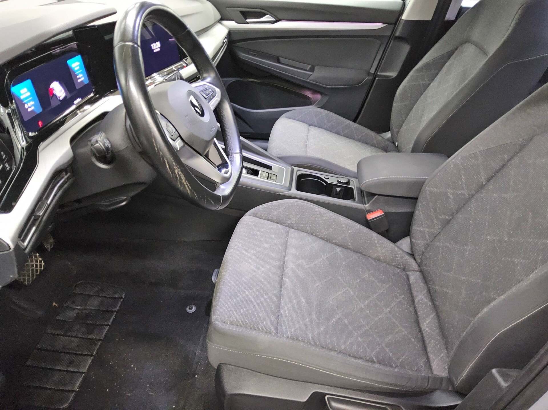 Volkswagen Golf-8 Var. 2.0 TDI Life Navi LED DC ACC AHK PDC 9