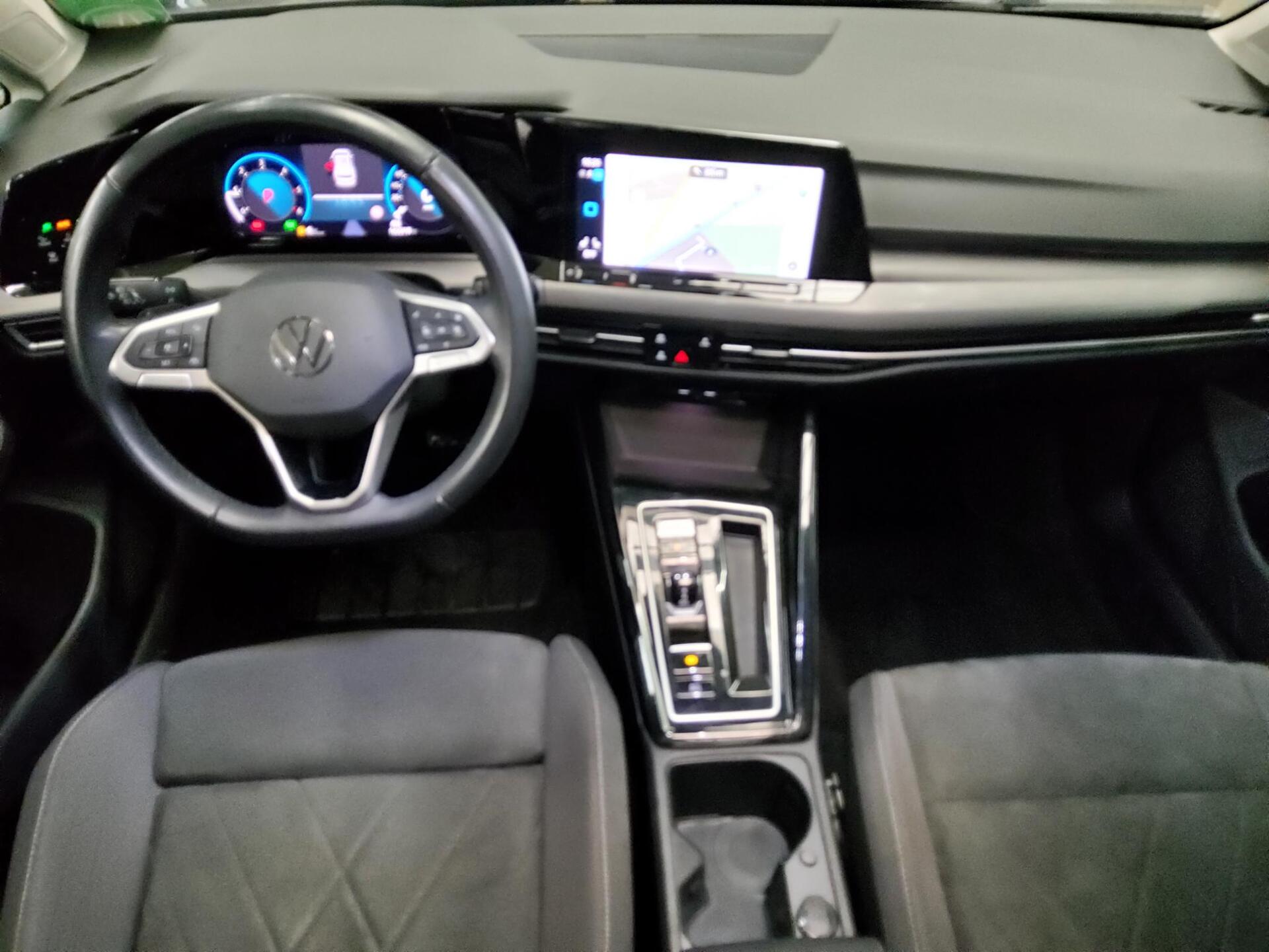 Volkswagen Golf-8 Var. 2.0 TDI Style Navi IQ.Light DC Pano 5