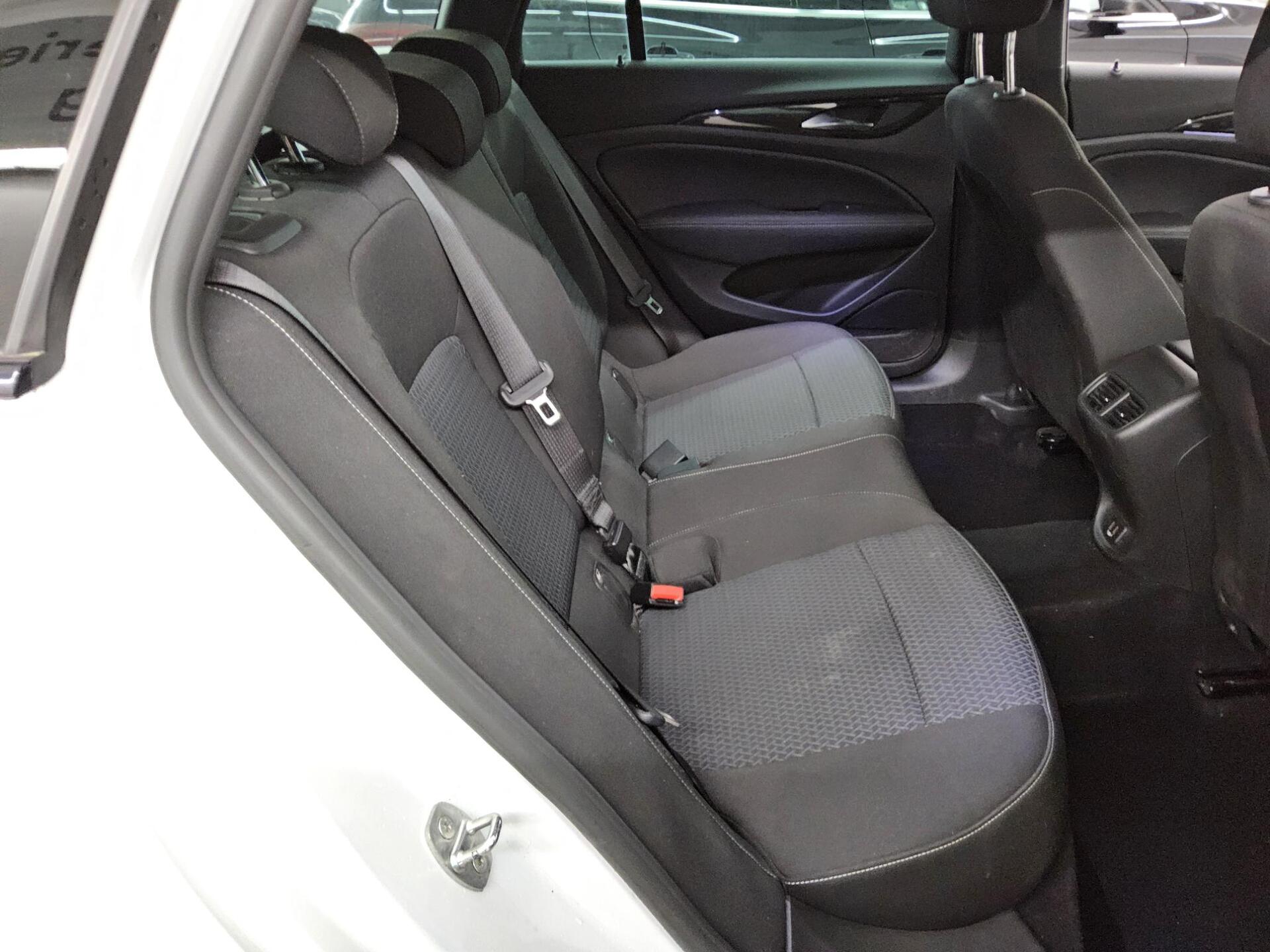 Opel Insignia ST 1.5 D Business Ed. Navi LED RFK 13