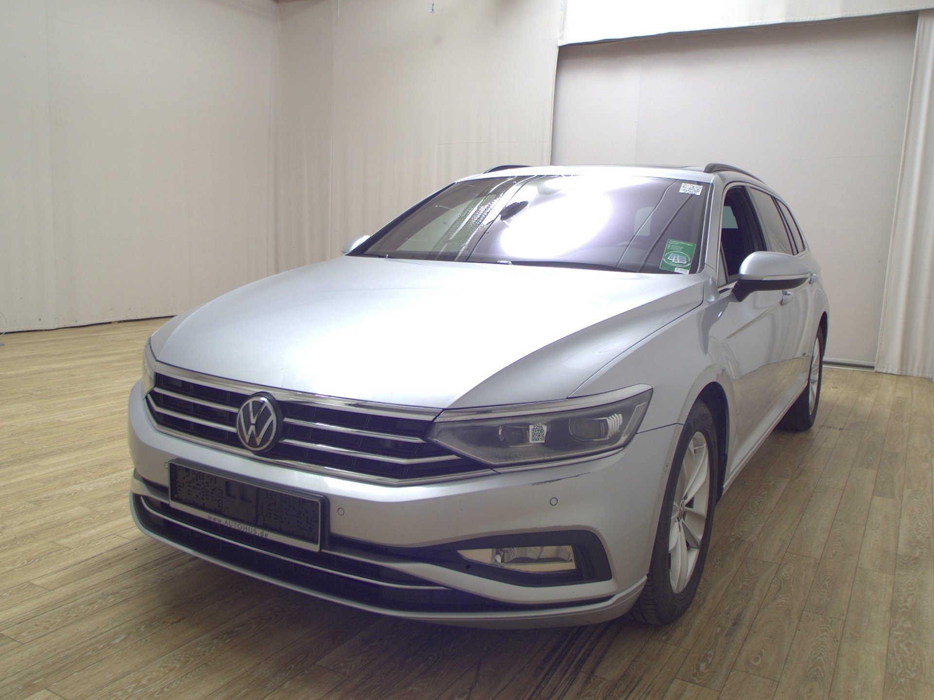 Volkswagen Passat Var. 2.0 TDI 4M Business Nav LED AID Pano 2