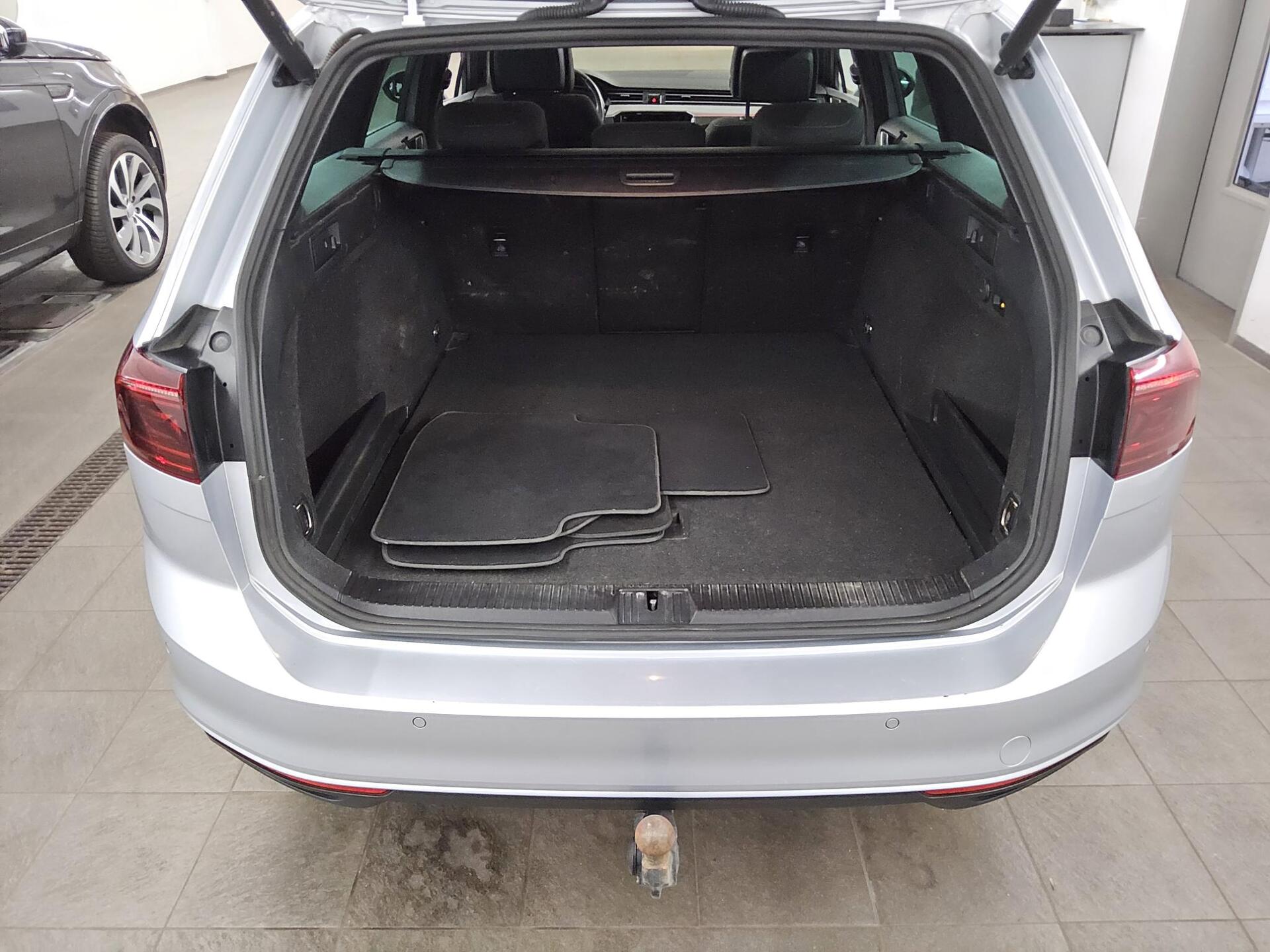 Volkswagen Passat Var. 2.0 TDI 4M Business Nav LED AID Pano 12