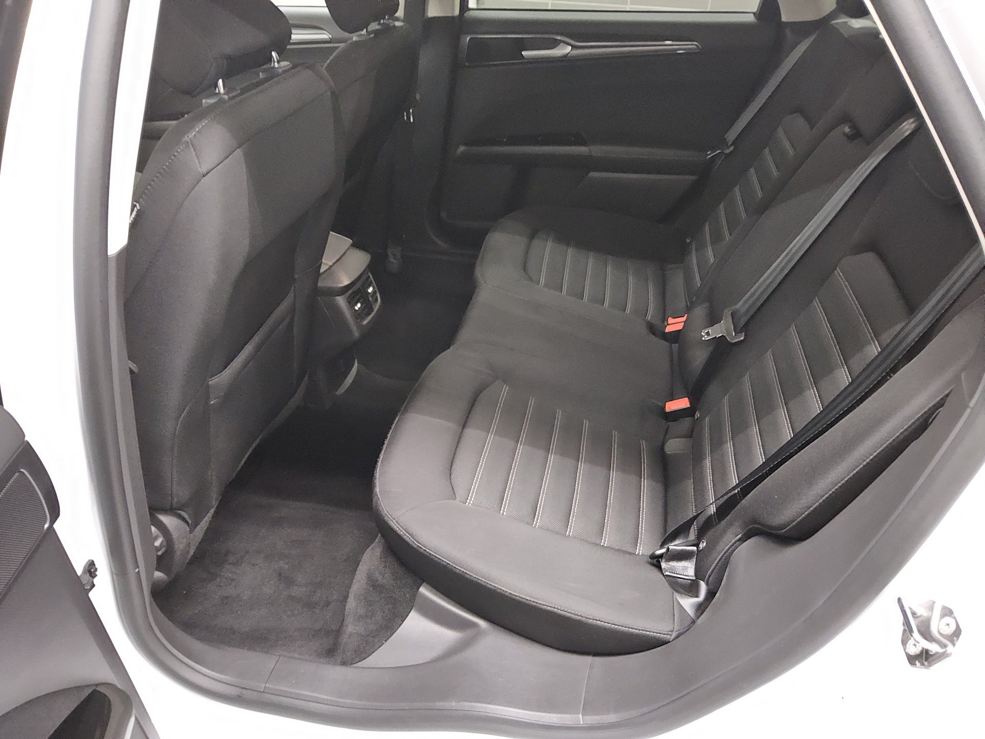 Ford Mondeo Turnier 2.0 EB Titanium Navi LED RFK DAB 12