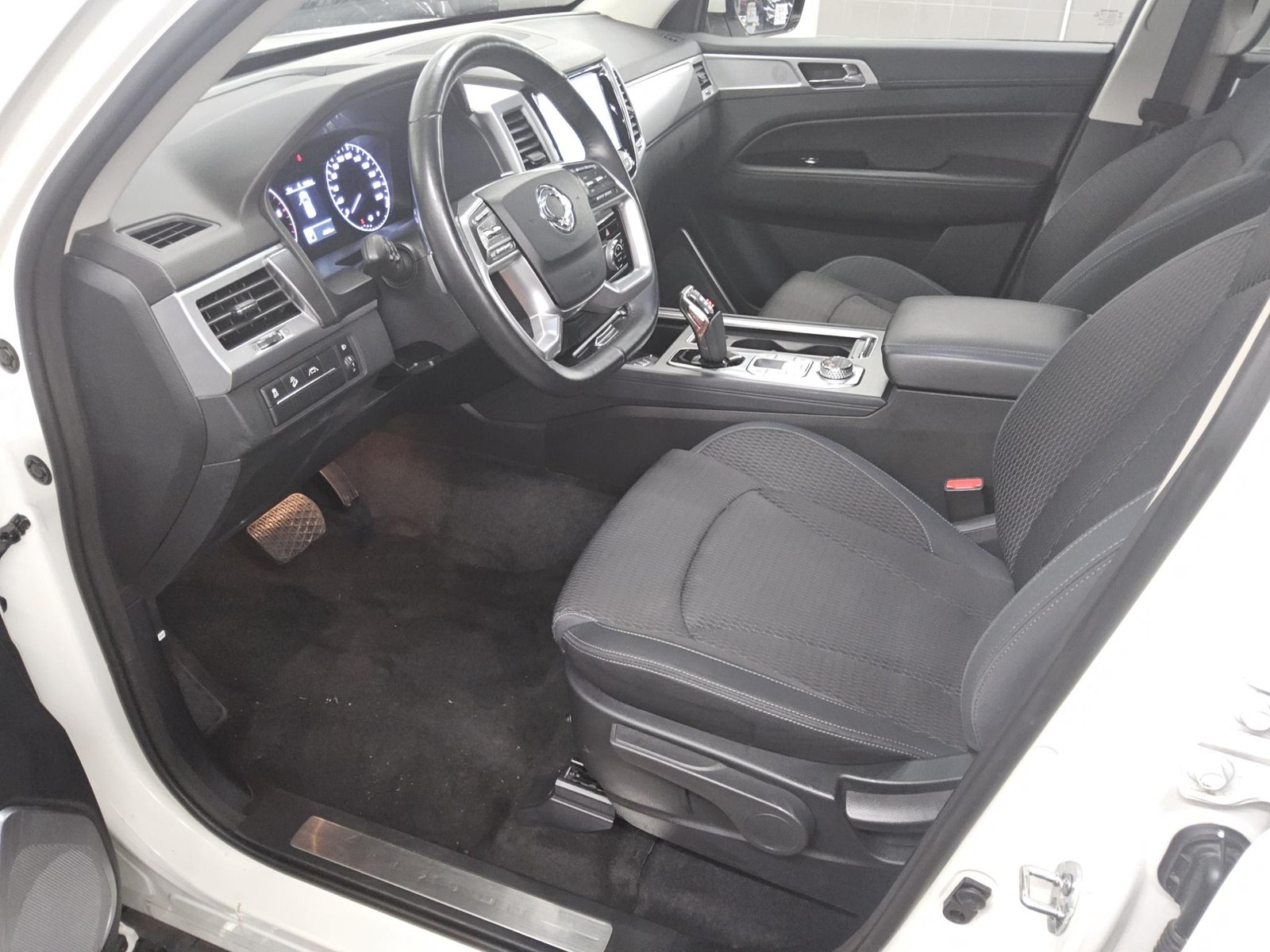 Ssangyong REXTON 2.2 d 4x4 7-Sitzer Navi LED AHK RFK 8