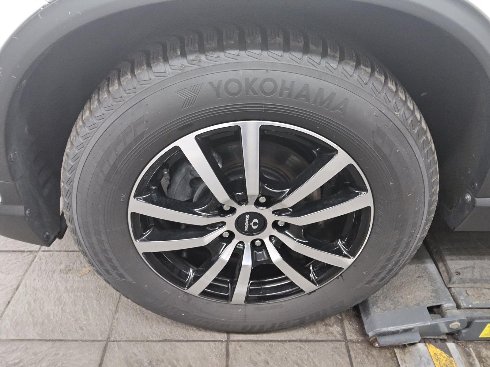 Ssangyong REXTON 2.2 d 4x4 7-Sitzer Navi LED AHK RFK 10