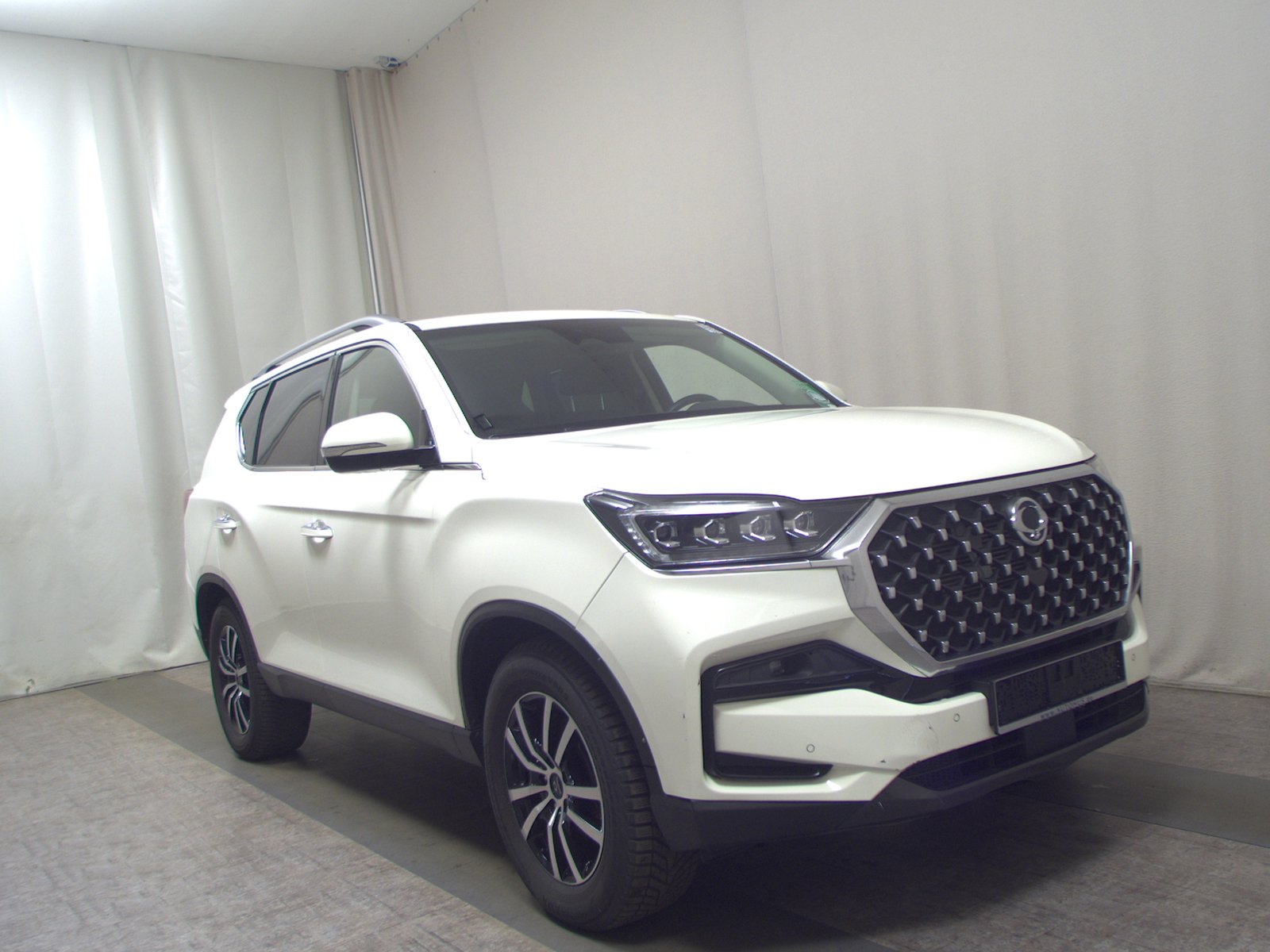 Ssangyong REXTON 2.2 d 4x4 7-Sitzer Navi LED AHK RFK 3