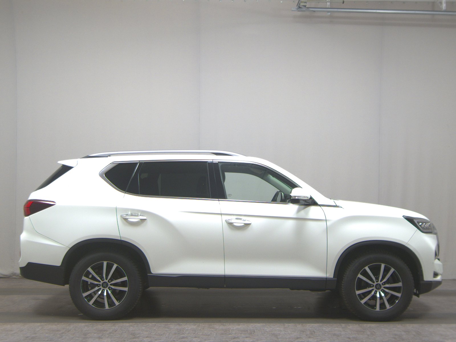 Ssangyong REXTON 2.2 d 4x4 7-Sitzer Navi LED AHK RFK
