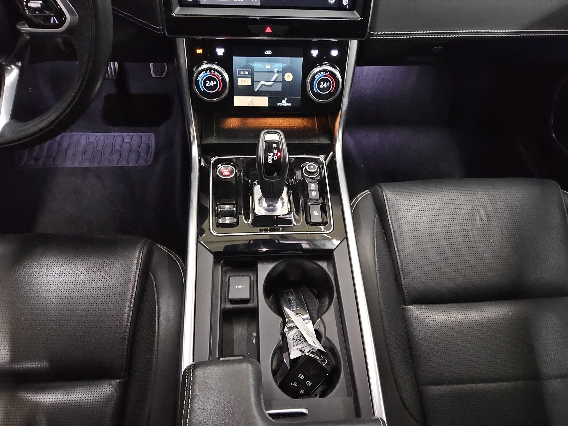 Jaguar XE D 200 AWD R-Dynamic Leder Navi DC Meridian 6