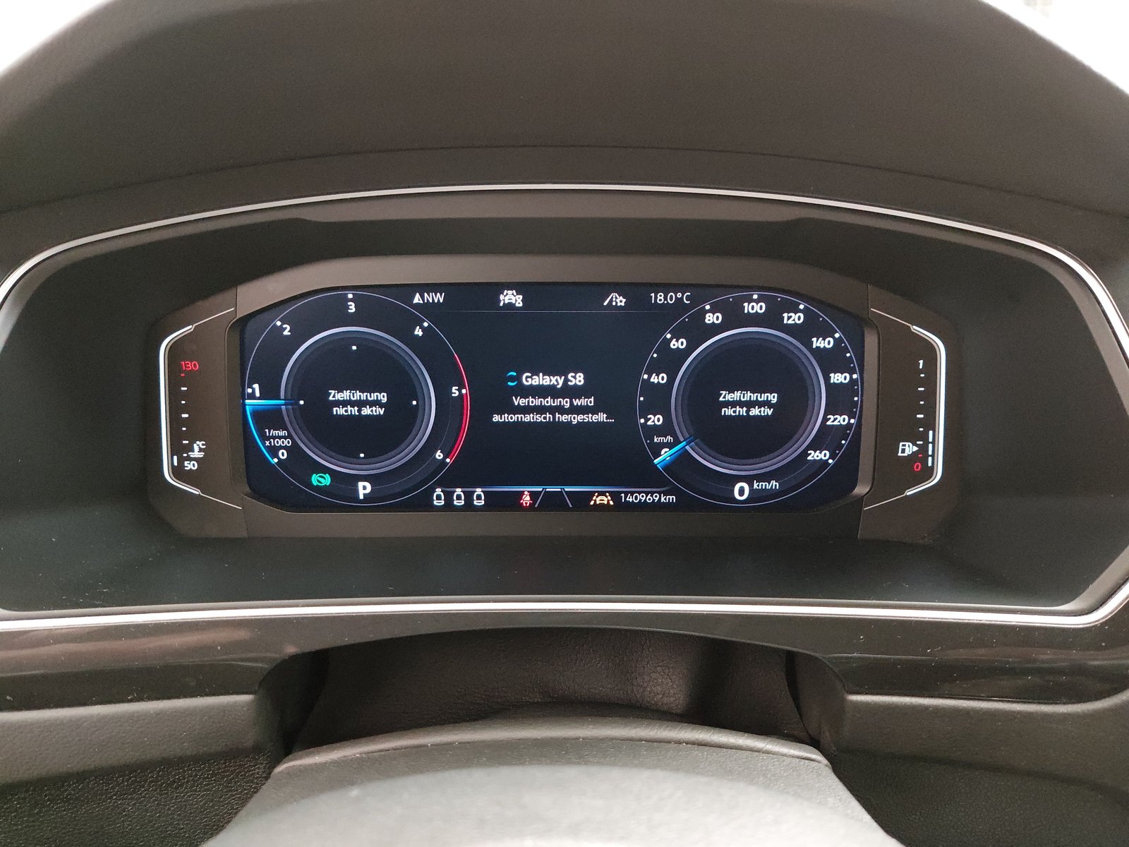 Volkswagen Tiguan 2.0 TDI R-Line Navi Shz RFK AID LED 20