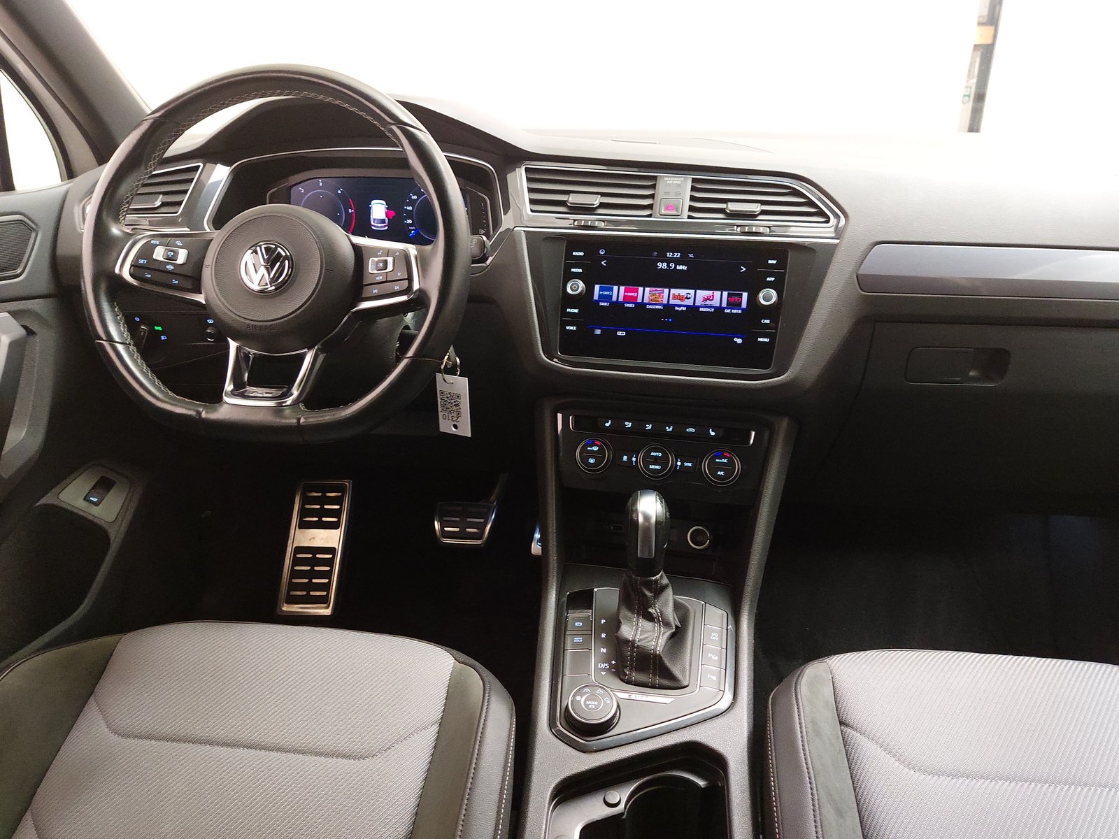 Volkswagen Tiguan 2.0 TDI R-Line Navi Shz RFK AID LED 16