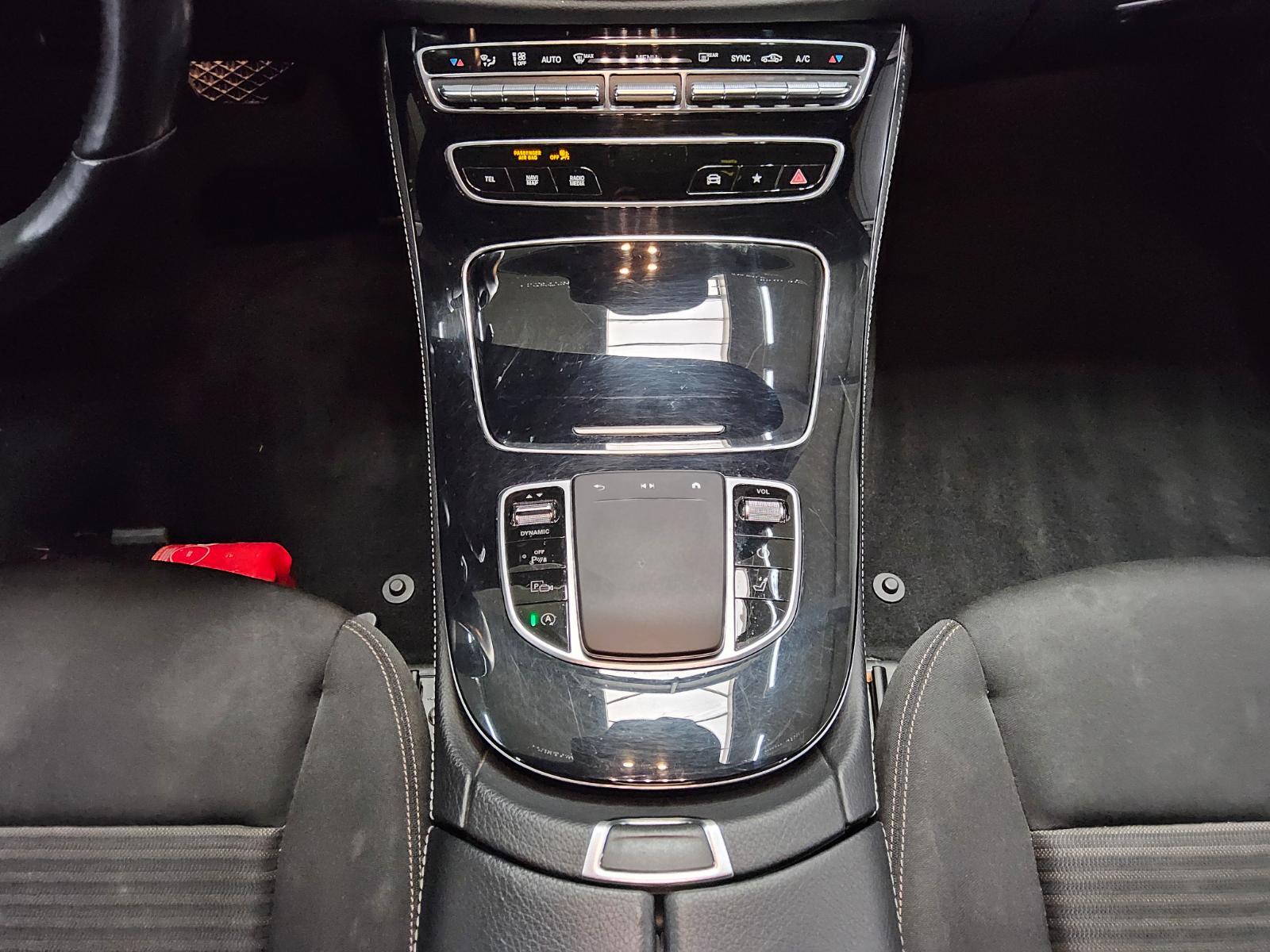 Mercedes-Benz E 220 T d Navi LED Widescreen AHK RfK Distronic+ 6