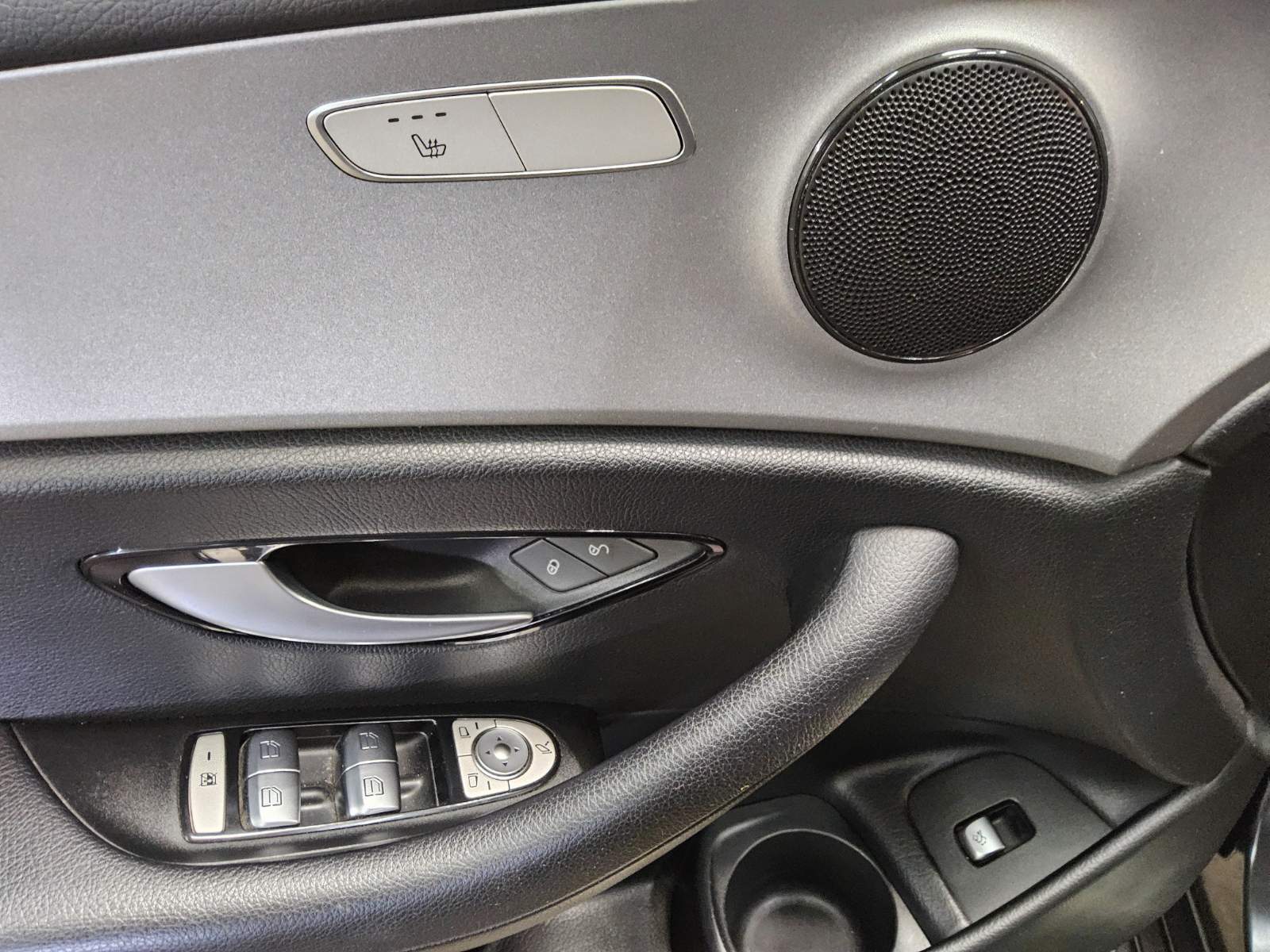 Mercedes-Benz E 220 T d Navi LED Widescreen AHK RfK Distronic+ 10