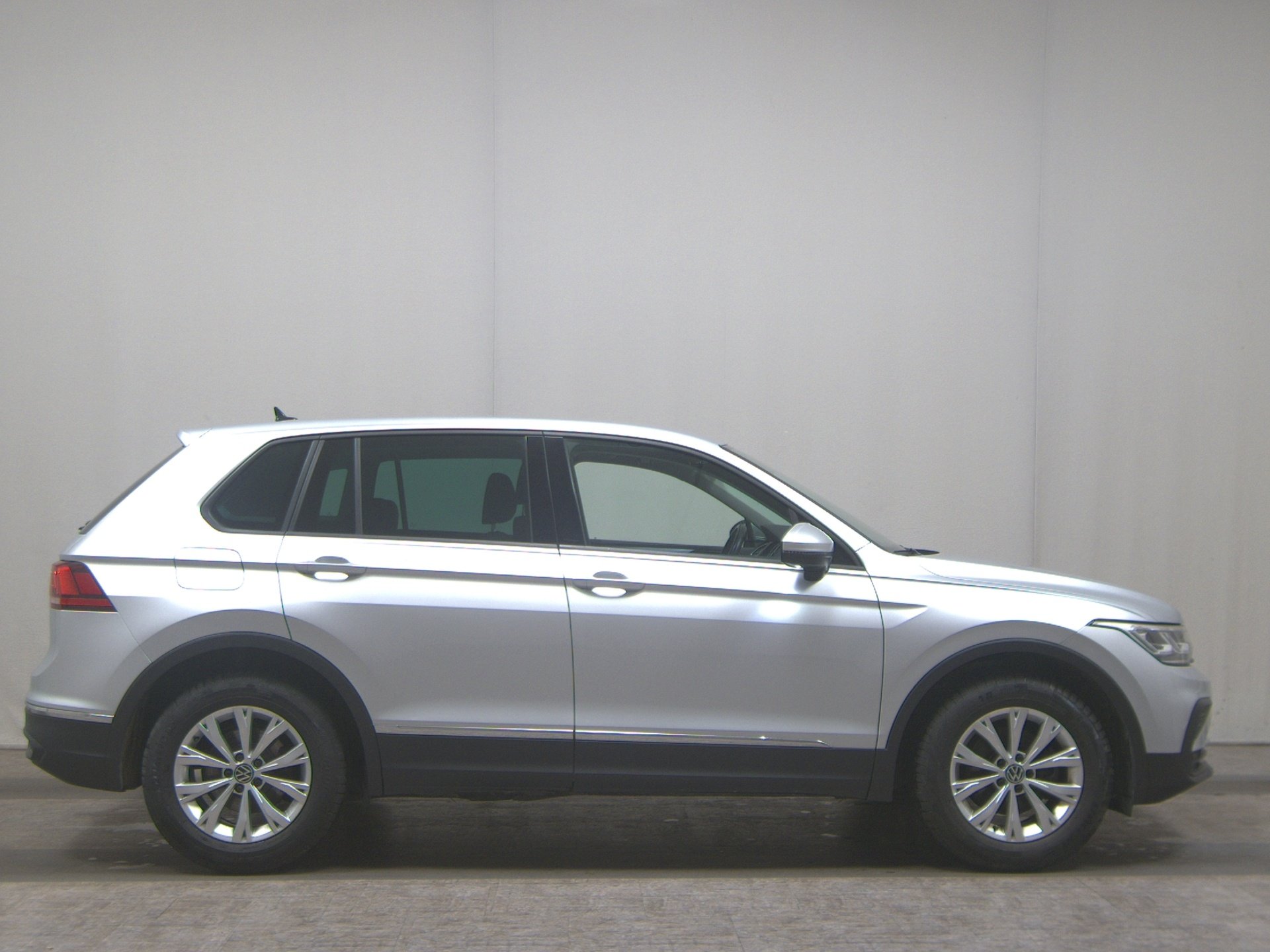 Volkswagen Tiguan 2.0 TDI Navi Matrix AHK ACC