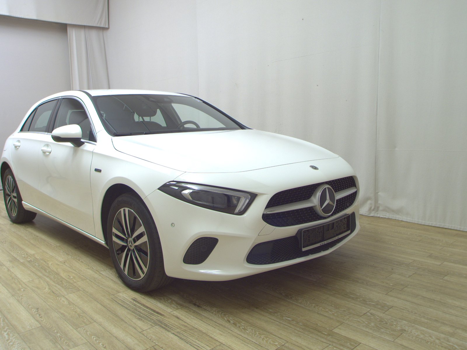 Mercedes-Benz A 250 e Progressive T-Leder Navi MB-LED PDC 3