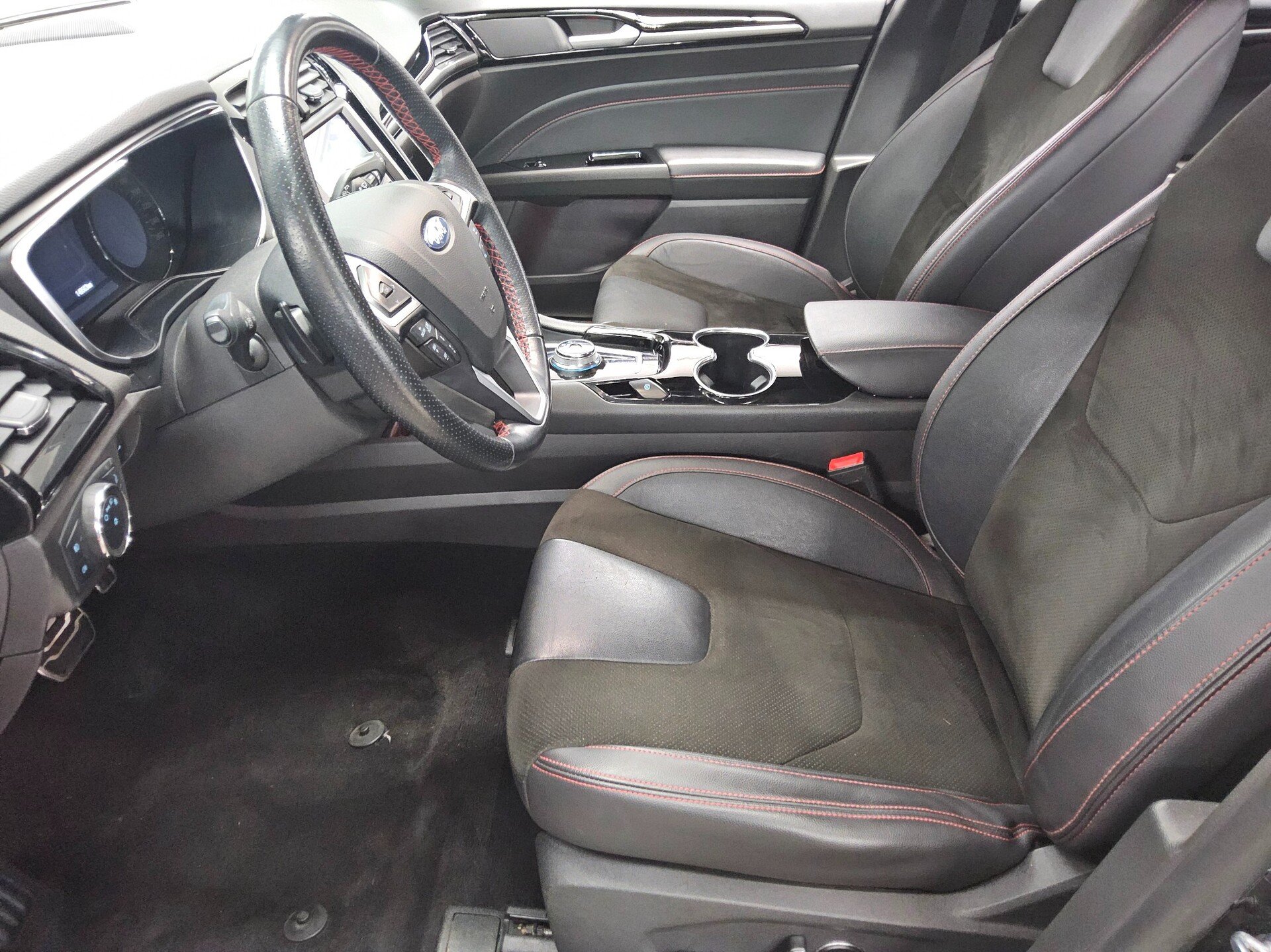 Ford Mondeo Turnier 2.0 EB ST-Line Navi LED RfK 4xSHZ 8