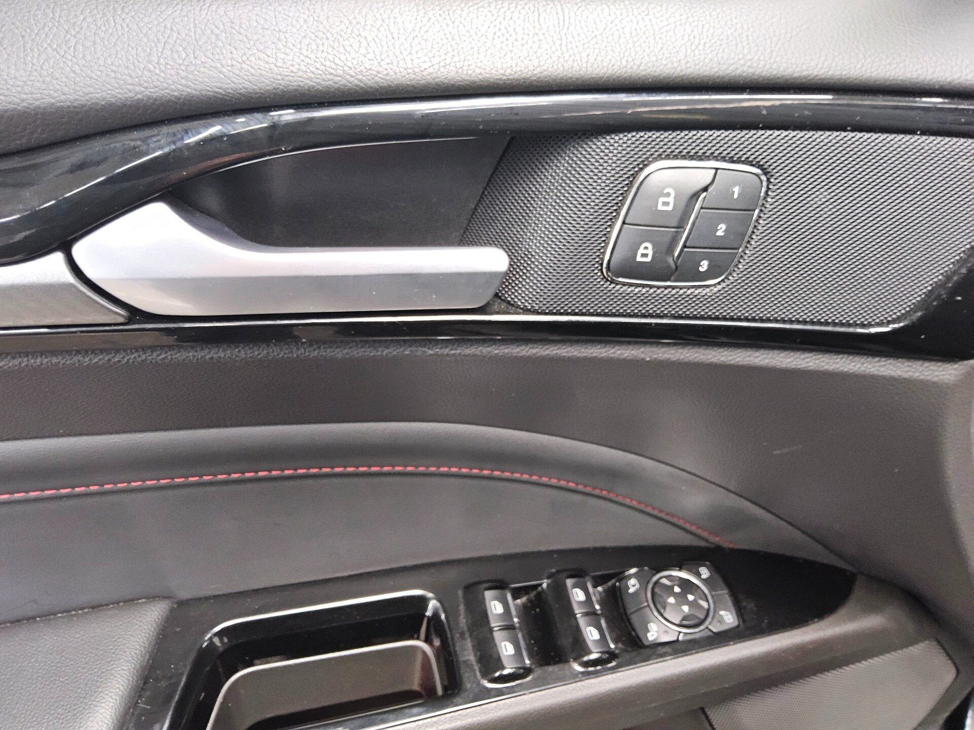Ford Mondeo Turnier 2.0 EB ST-Line Navi LED RfK 4xSHZ 9