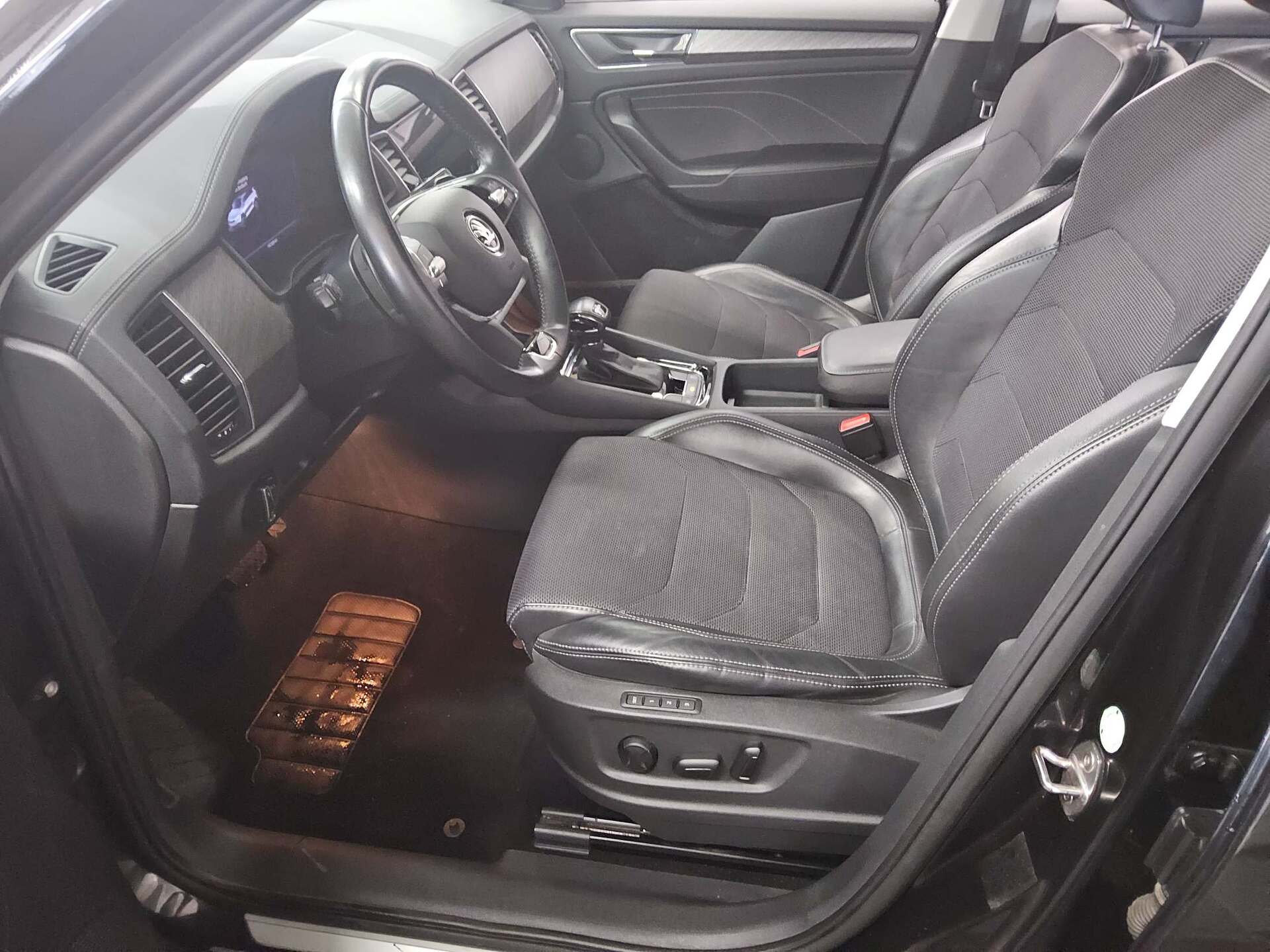 Skoda Kodiaq 2.0 TDI Style 7-Sitze T-Leder Navi vc LED 9