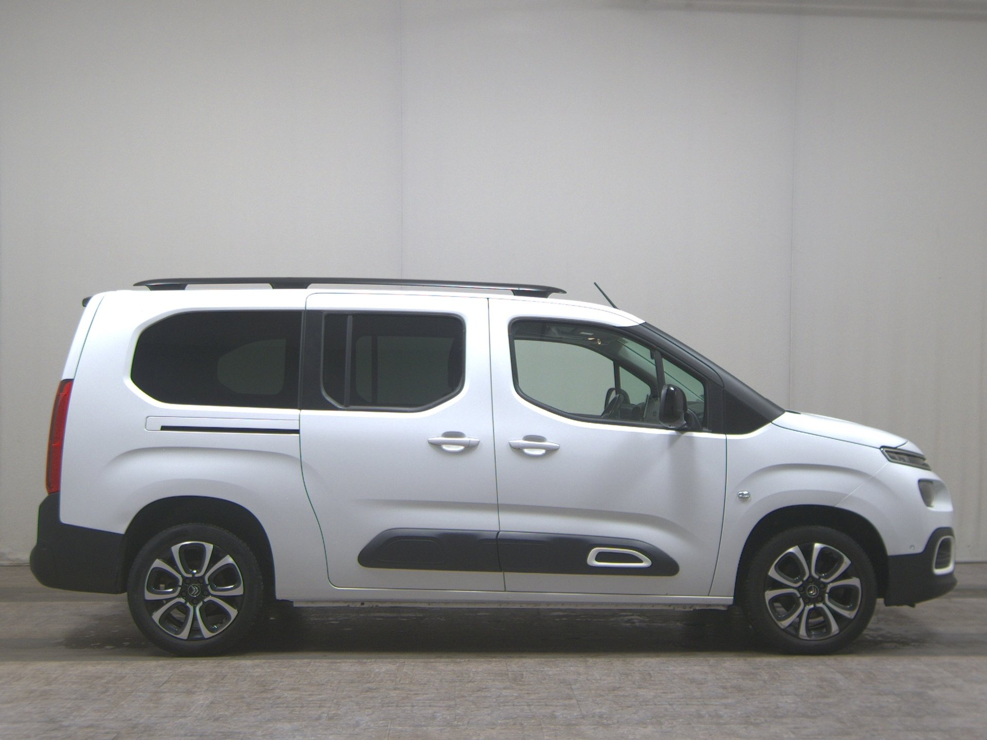 Citroën Berlingo 1.2 PureTech Shine Navi AHK RFK SHZ