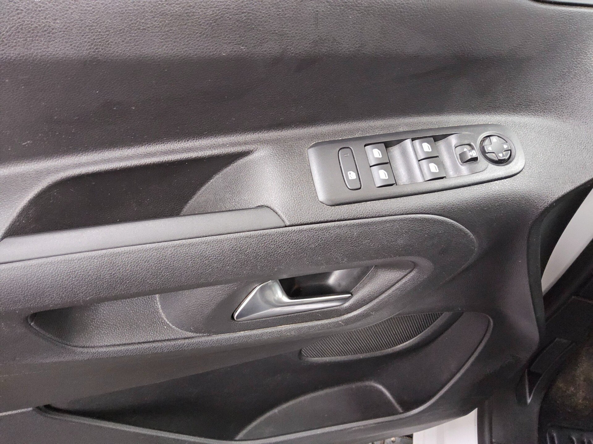 Citroën Berlingo 1.2 PureTech Shine Navi AHK RFK SHZ 9