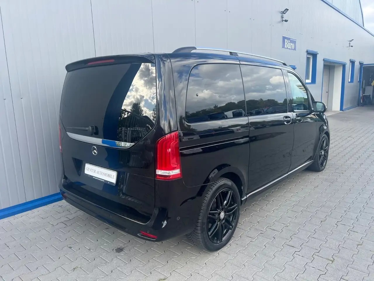 Mercedes-Benz V 220 d 9G KOMPAKT AMG-LINE NIGHPAKET LED AHK 7