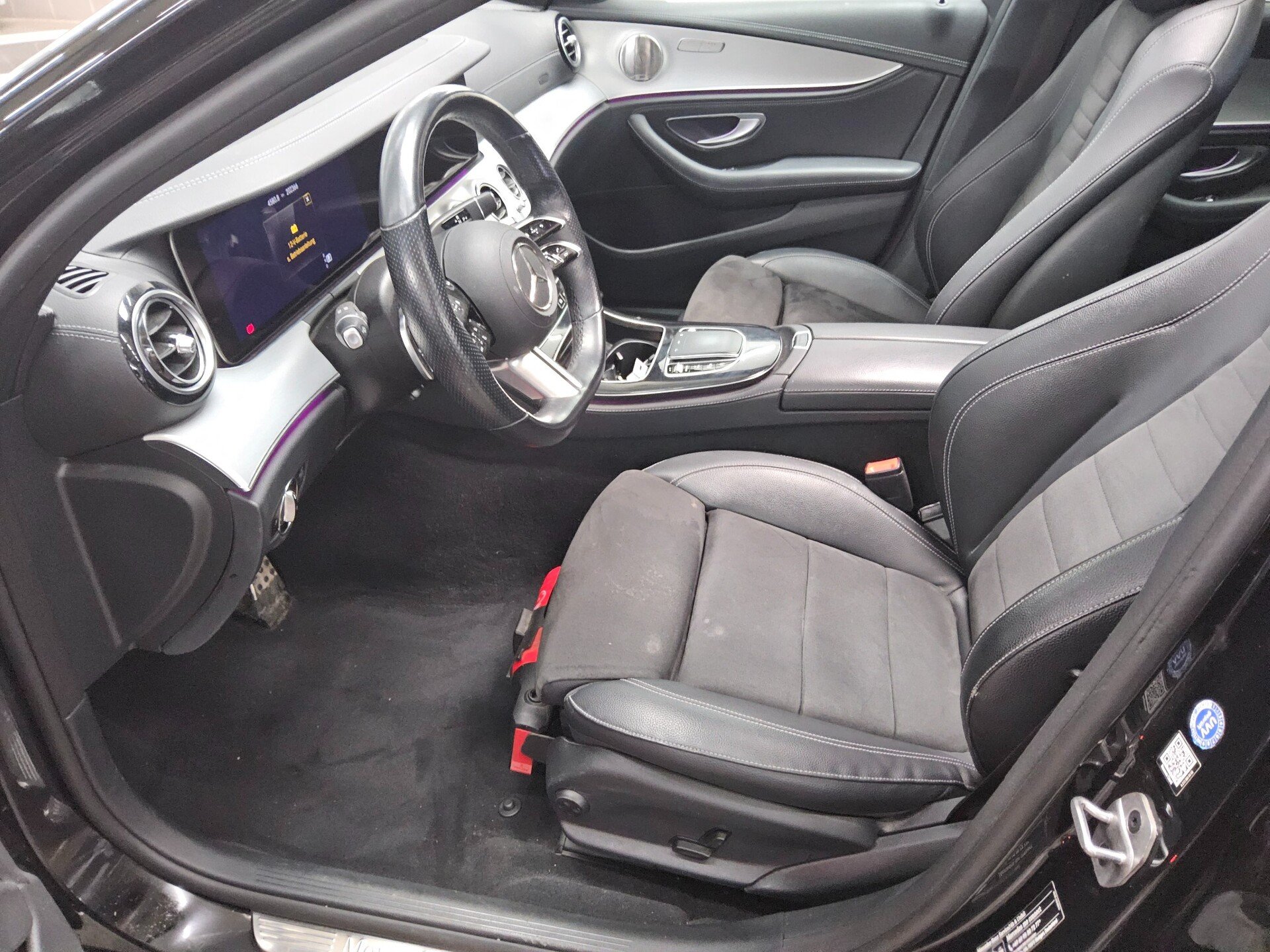 Mercedes-Benz E 220 T d AMG-Line Burmester Widescreen Pano RfK 9