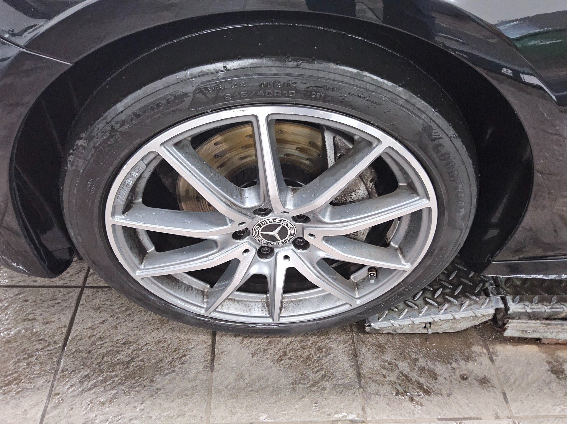 Mercedes-Benz E 220 T d AMG-Line Burmester Widescreen Pano RfK 11