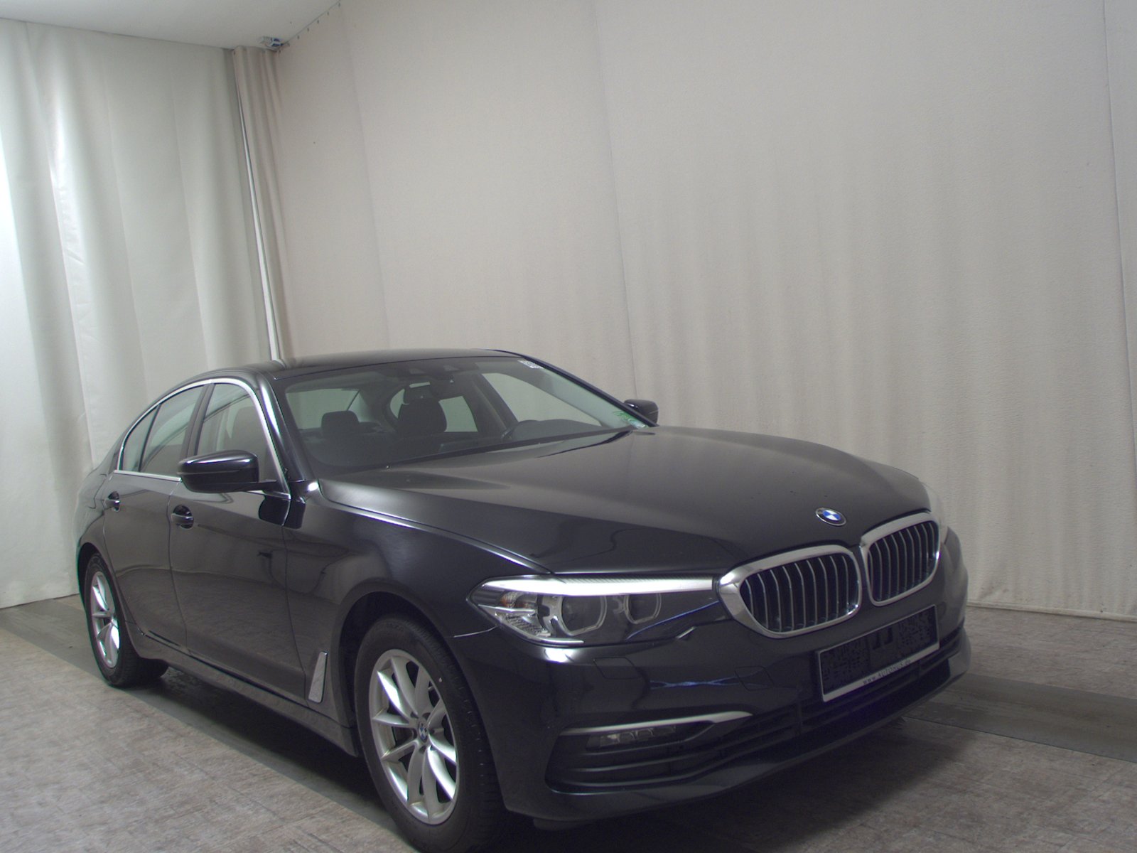 BMW 520dA Navi LED AHK PDC SHZ 3