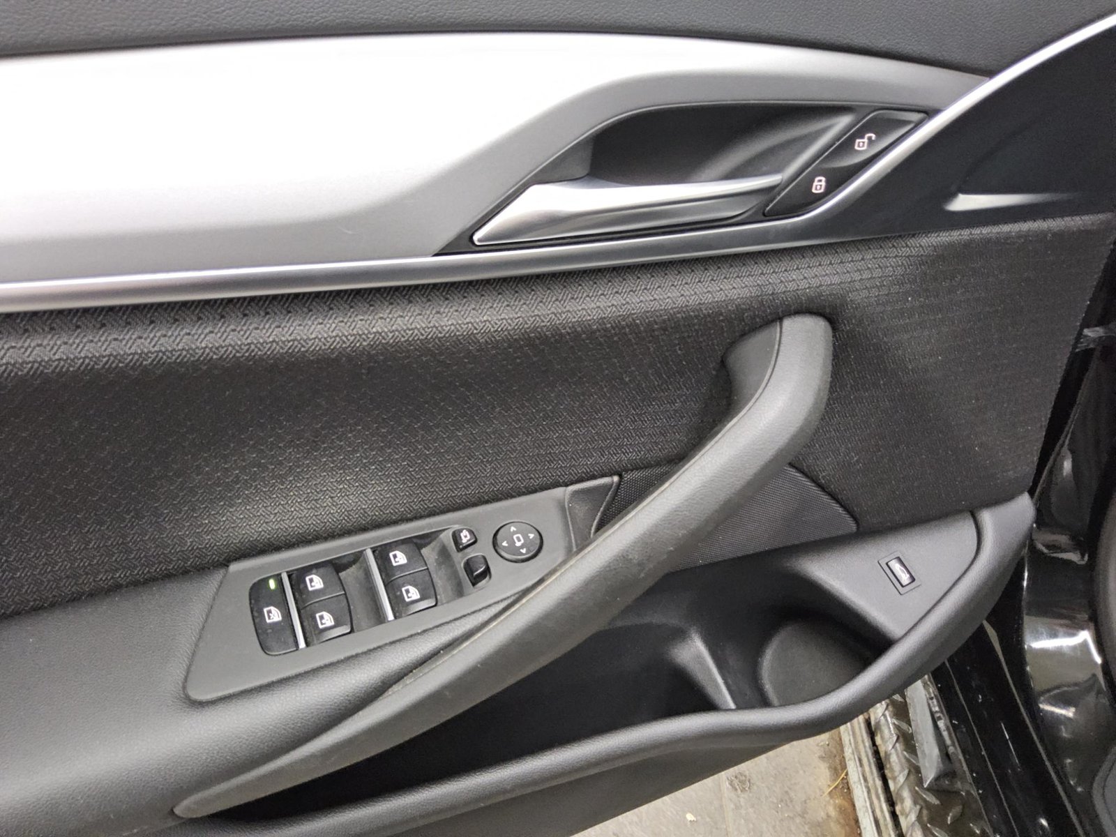 BMW 520dA Navi LED AHK PDC SHZ 9