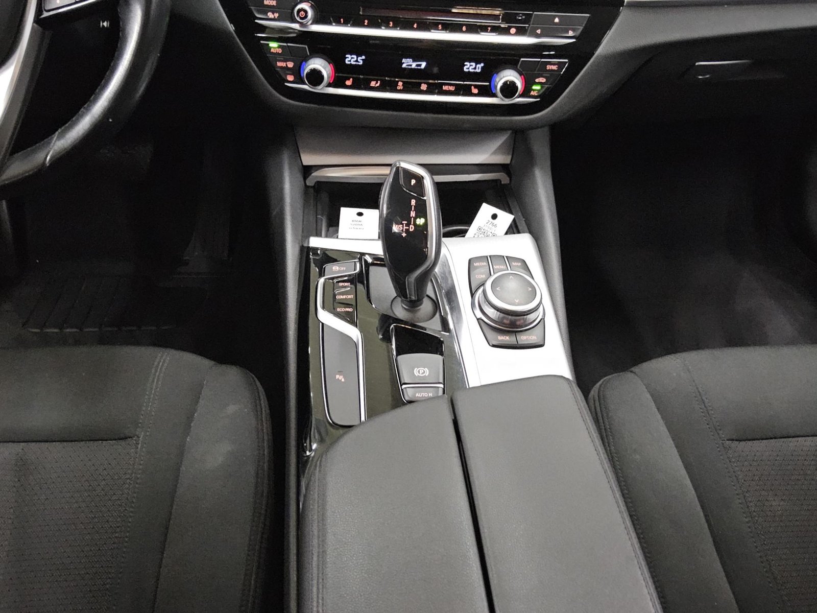 BMW 520dA Navi LED AHK PDC SHZ 6